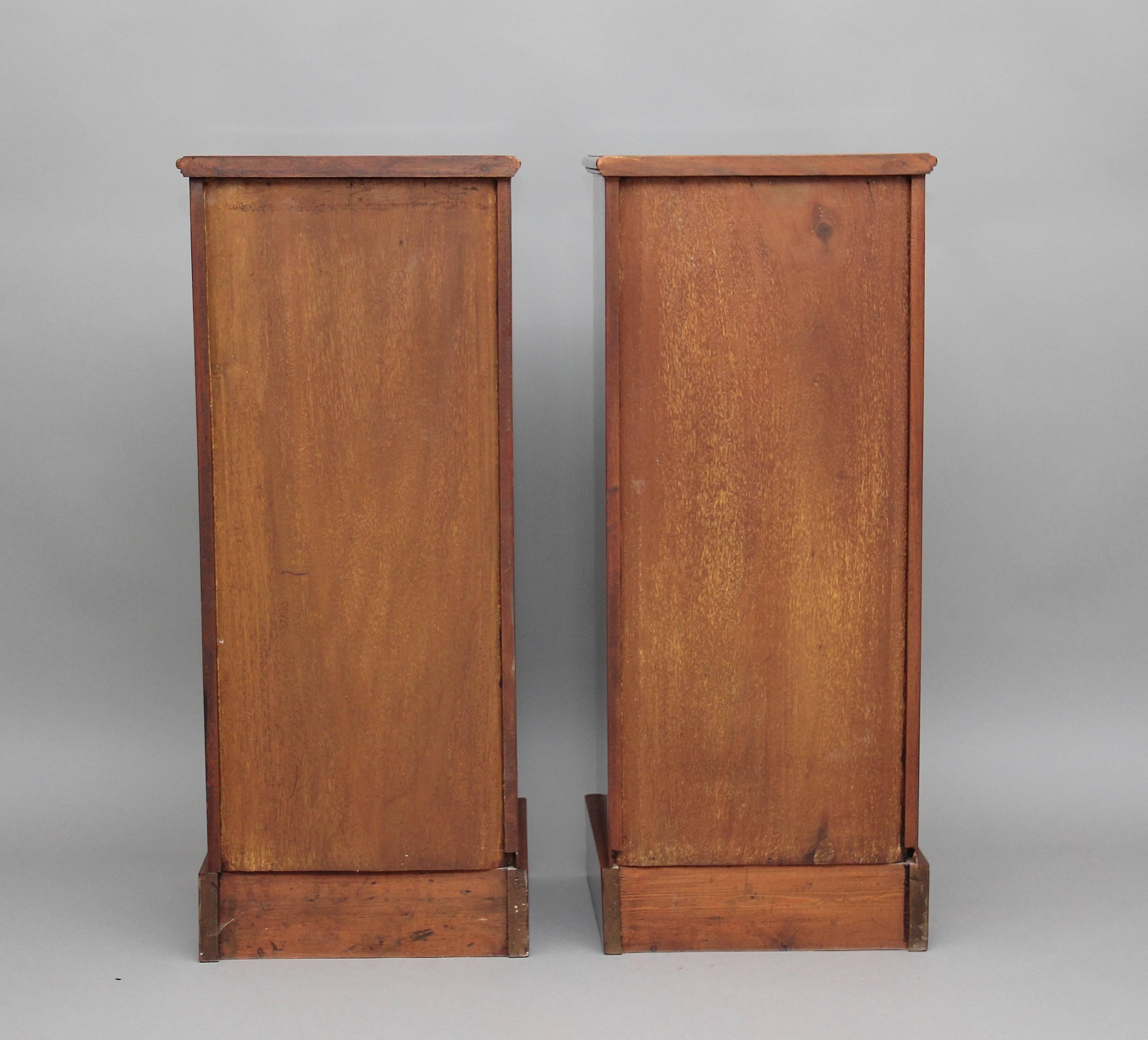 Woodwork Pair of Early 20th Century Mahogany Bedside Chests Cabinets