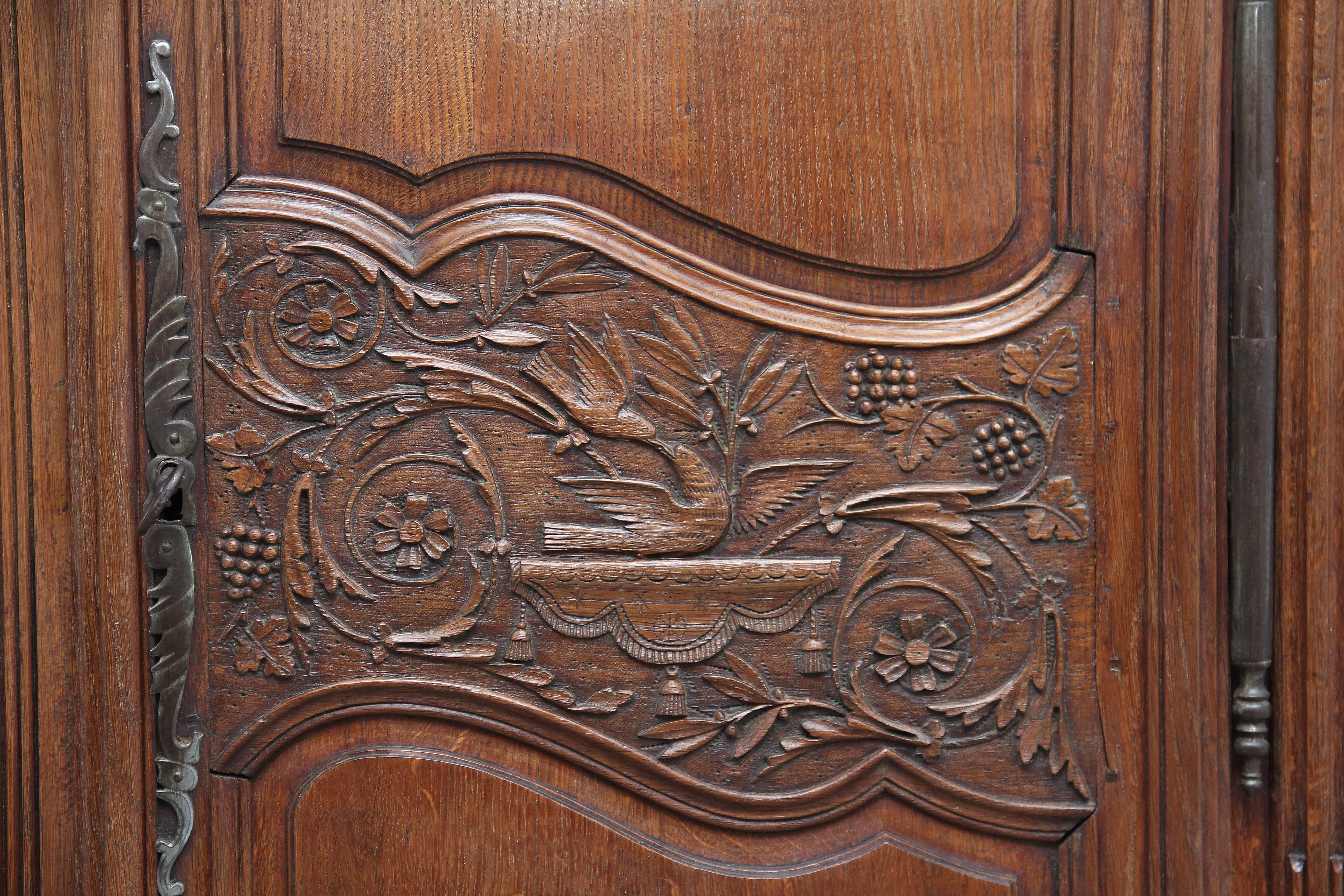Early 19th Century French Carved Oak Marriage Armoire In Good Condition In Debenham, Suffolk