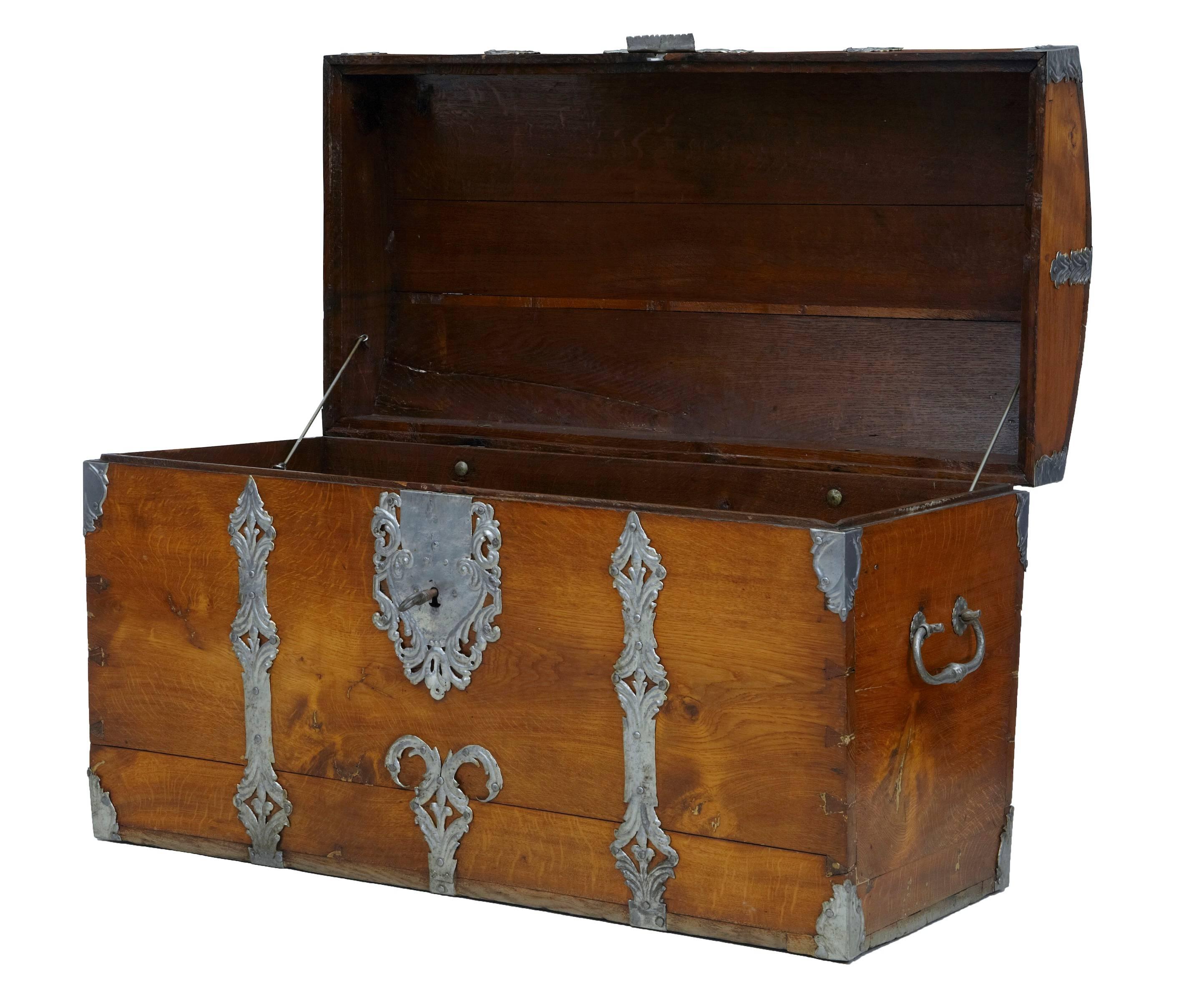 19th century domed top oak chest, circa 1860.
Decorated with steel swags.
Original lock and key and handles to the side.
Polished interior, top can be fixed open in place by later arms.

Some age splits to top.
Dimension:
Height: 29
