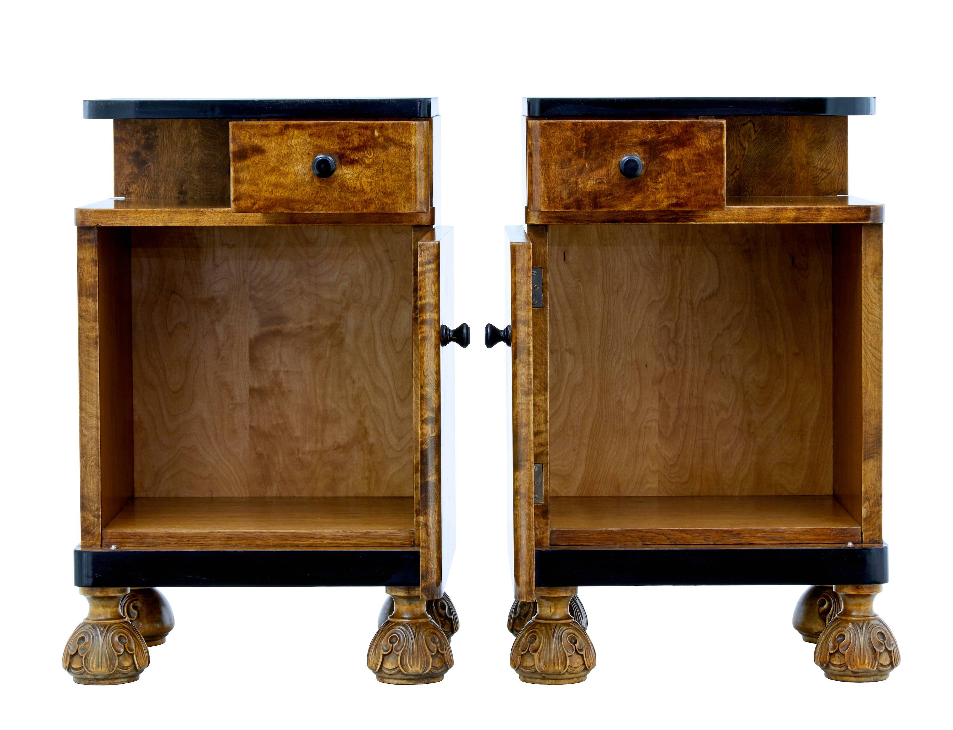 Fine pair of Art Deco period bedside tables, circa 1930.
Both with single door cupboards and a single drawer with ebonized handles.
Later ebonized floating top surface, and edging below the cupboard door.
Standing on carved feet.

We can get