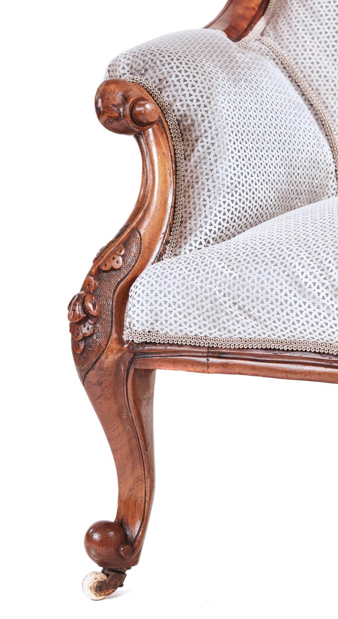 19th Century Victorian Carved Walnut Settee 3