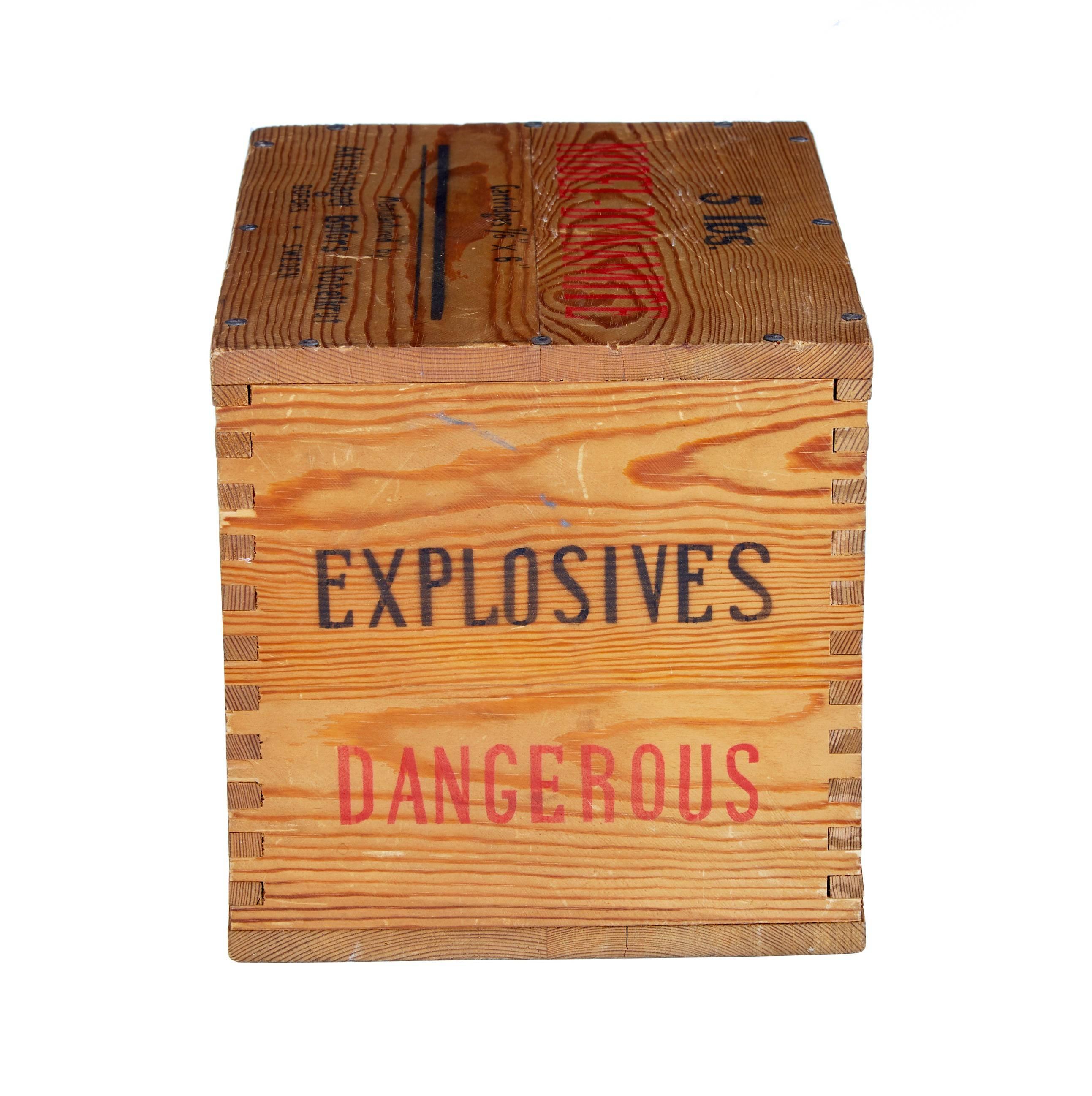 Genuine 1960s nobel dynamite pine carrying box.
Swedish nobel 5lb box of dynamite. Sealed closed and obviously with no contents inside.
Good fun piece and quite rare to be intact.

Measures: Height 8