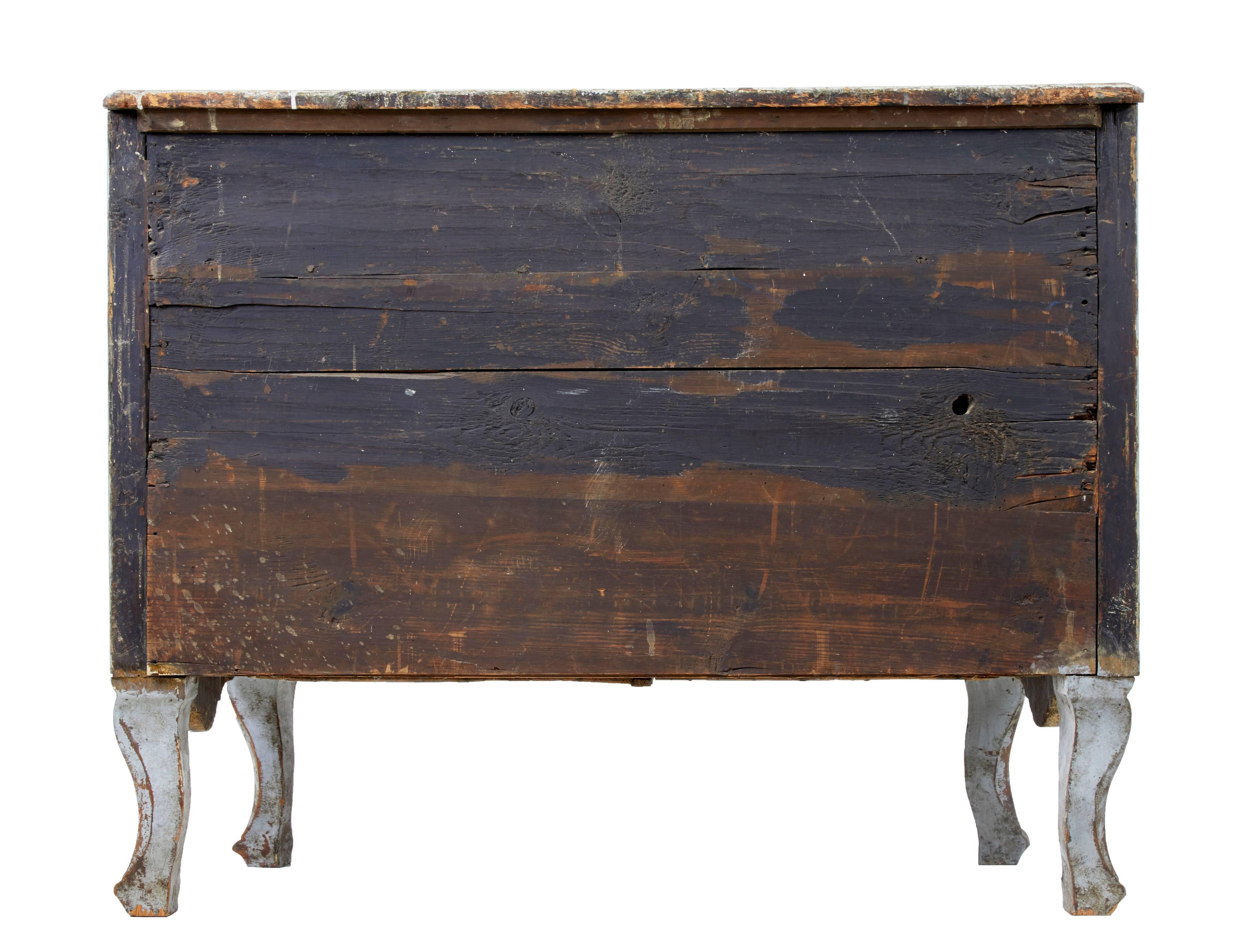 Gustavian Early 19th Century Swedish Painted Serpentine Chest of Drawers Commode