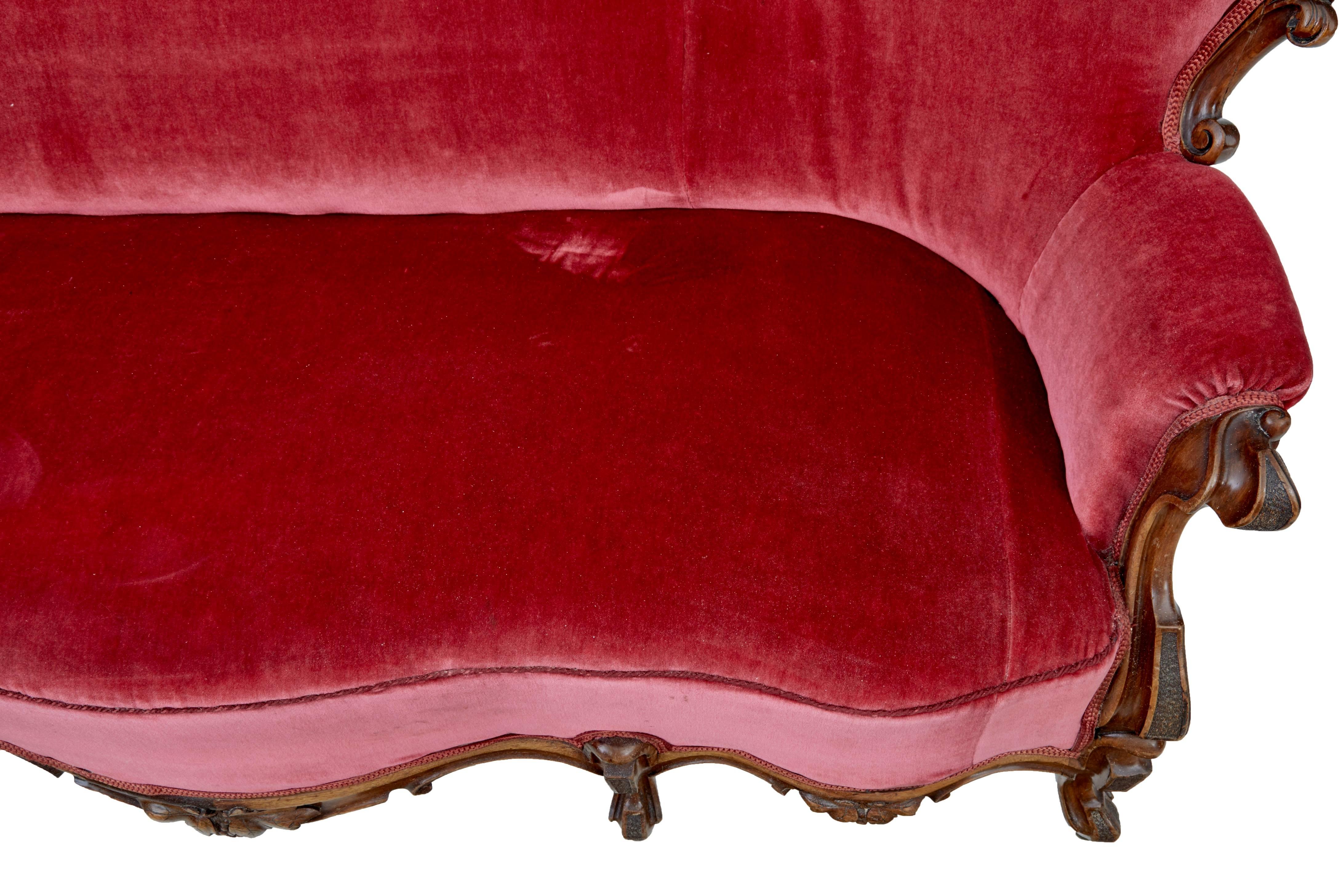 English 19th Century Victorian Carved Walnut Sofa