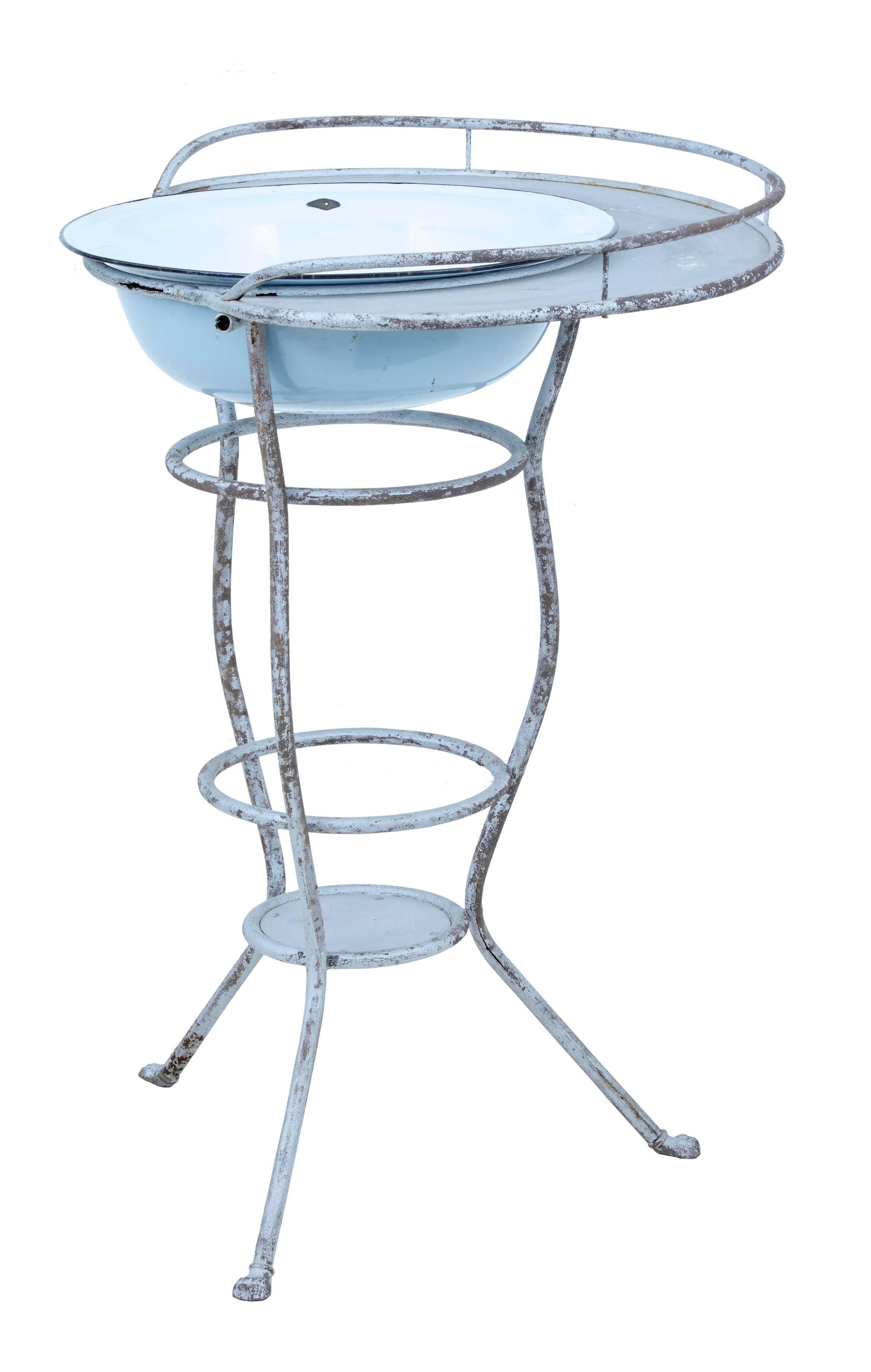 Industrial or quite possibly military metal wash Stand.
With drop in enamel bowl.
Later painted silver with losses.

Measures: Height: 30 3/4