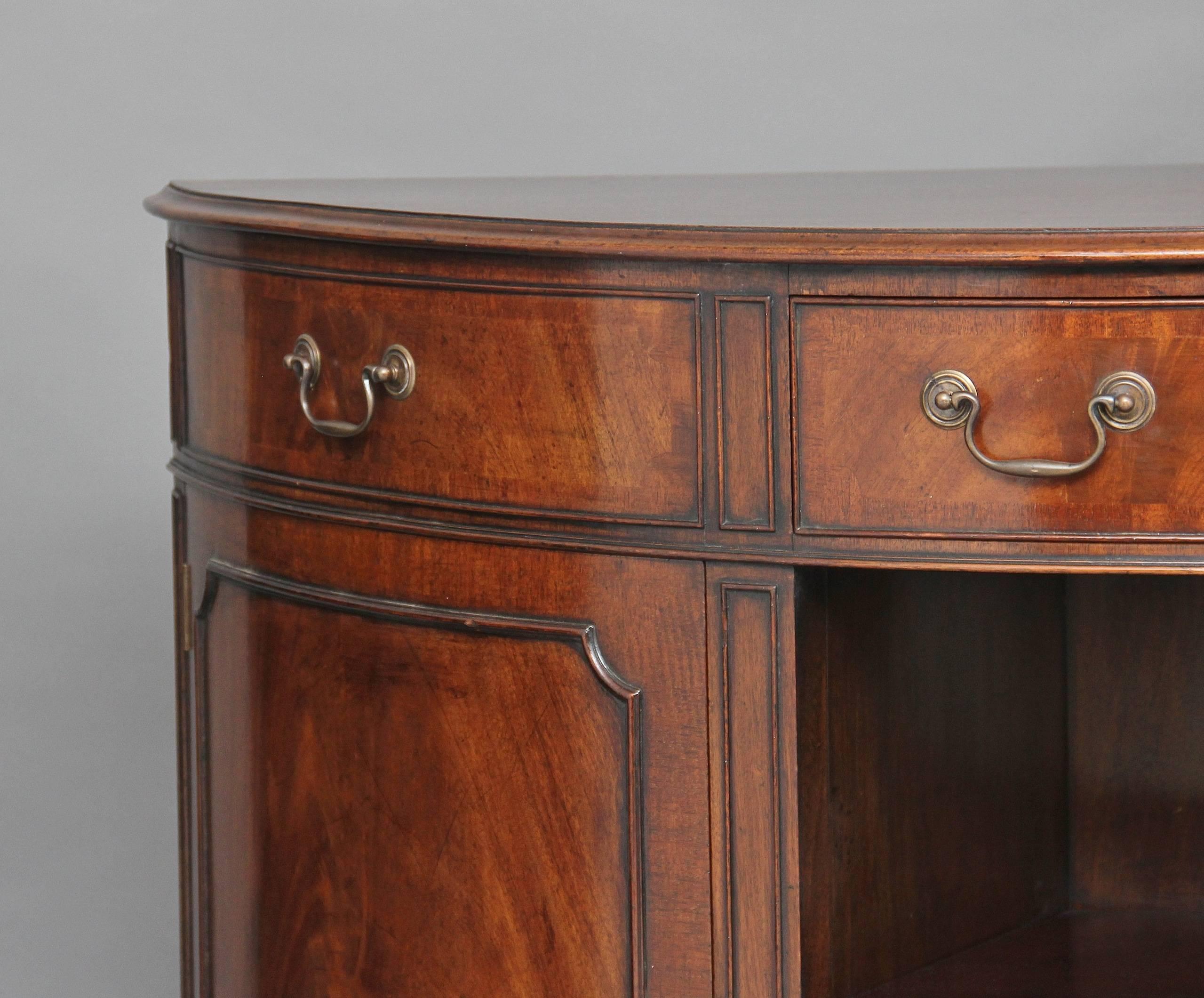 Great Britain (UK) Early 20th Century Mahogany Demilune Cabinet