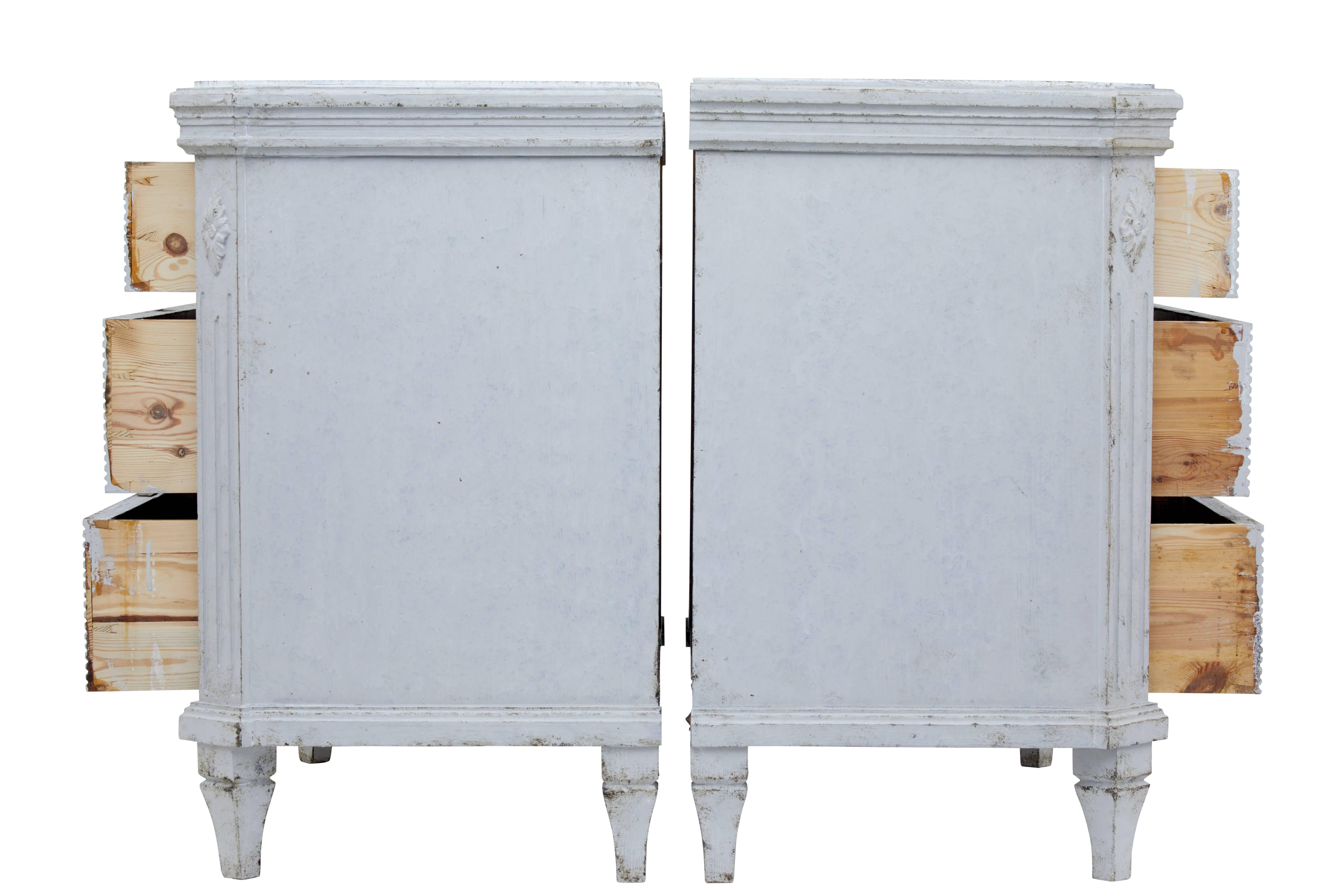 Gustavian Pair of Painted 19th Century Swedish Chest of Drawers