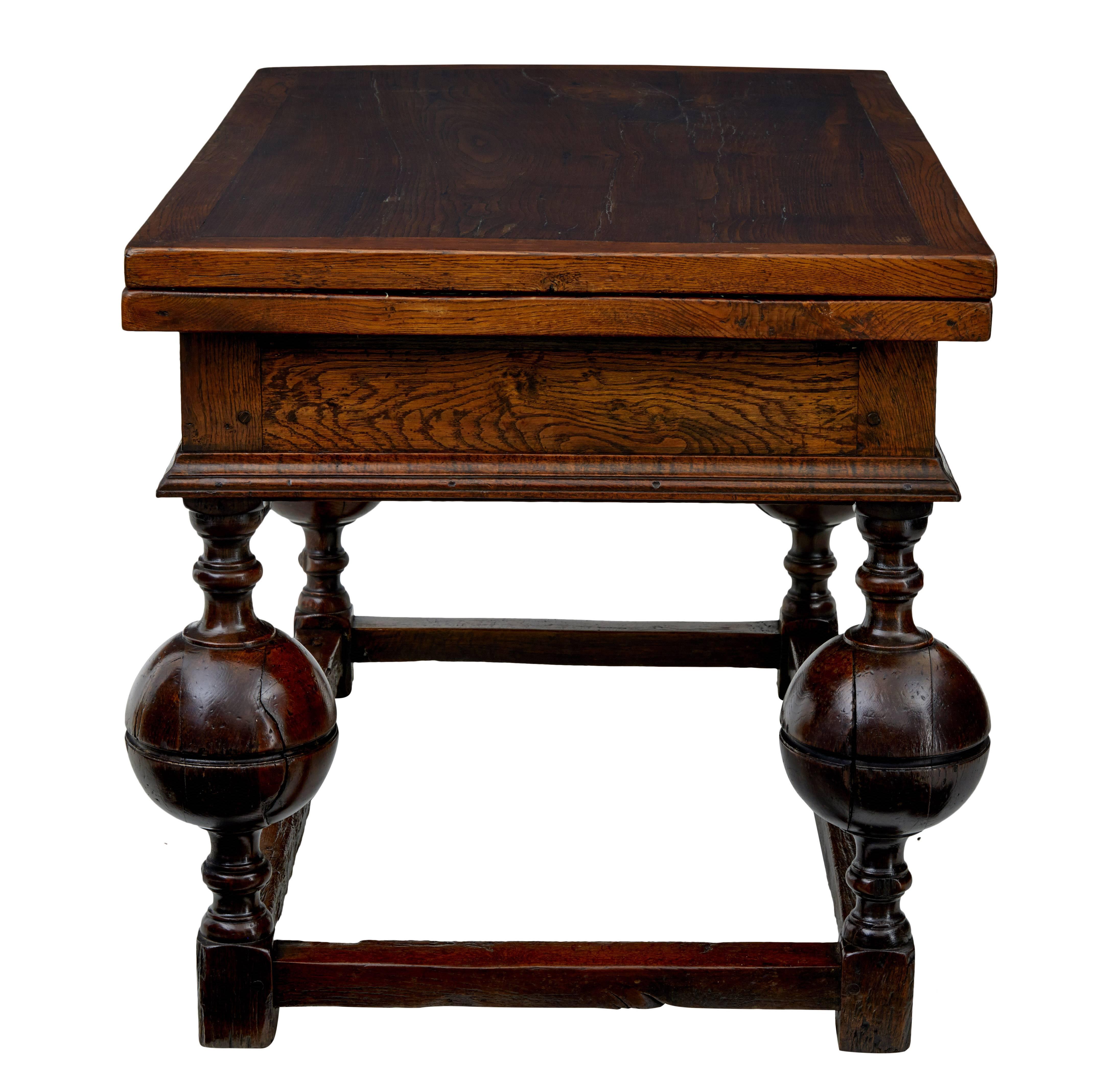 English Early 19th Century Oak Draw-Leaf Dining Table