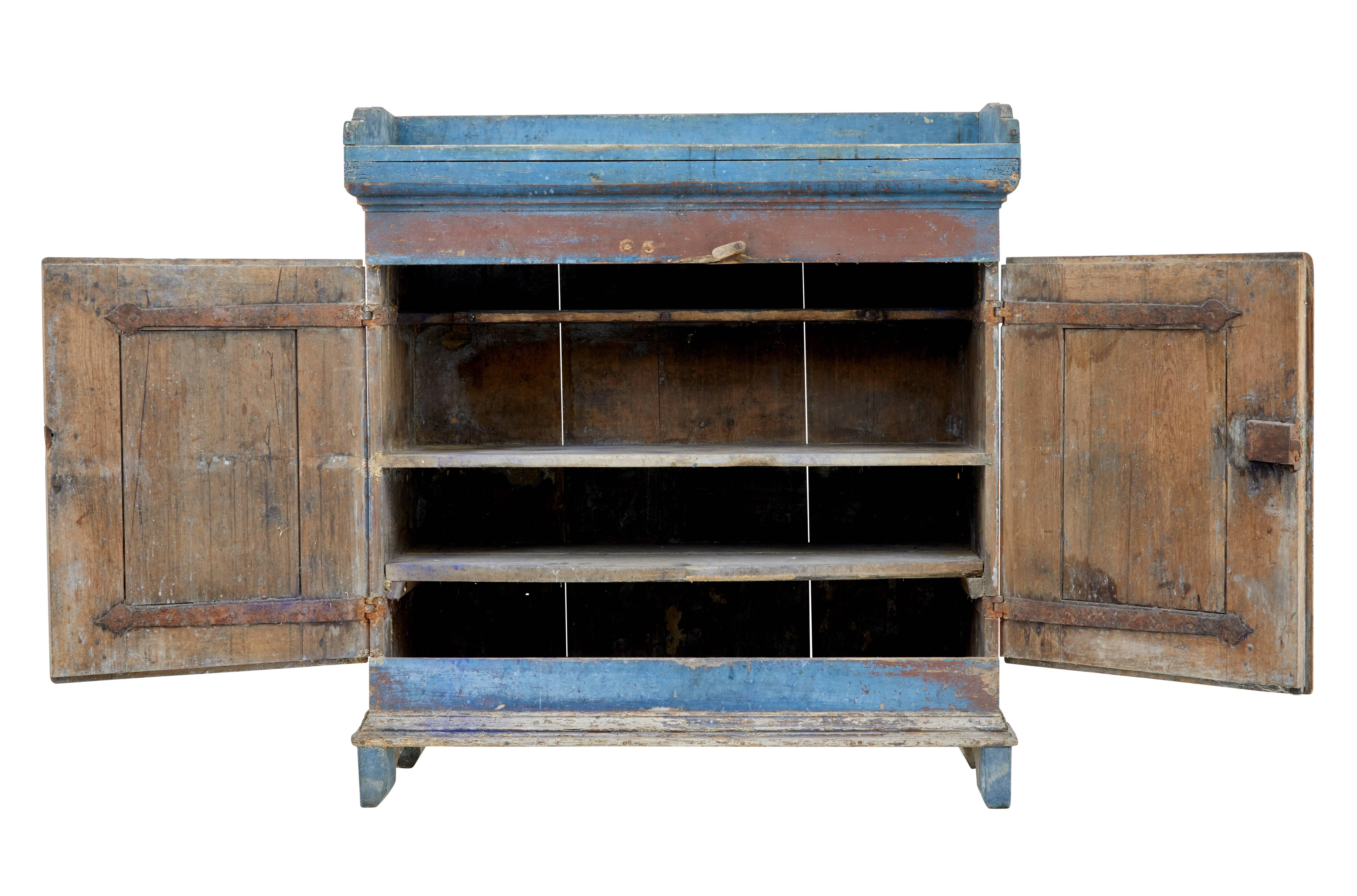 Early 19th Century Rustic Swedish Pine Painted Cupboard In Fair Condition In Debenham, Suffolk