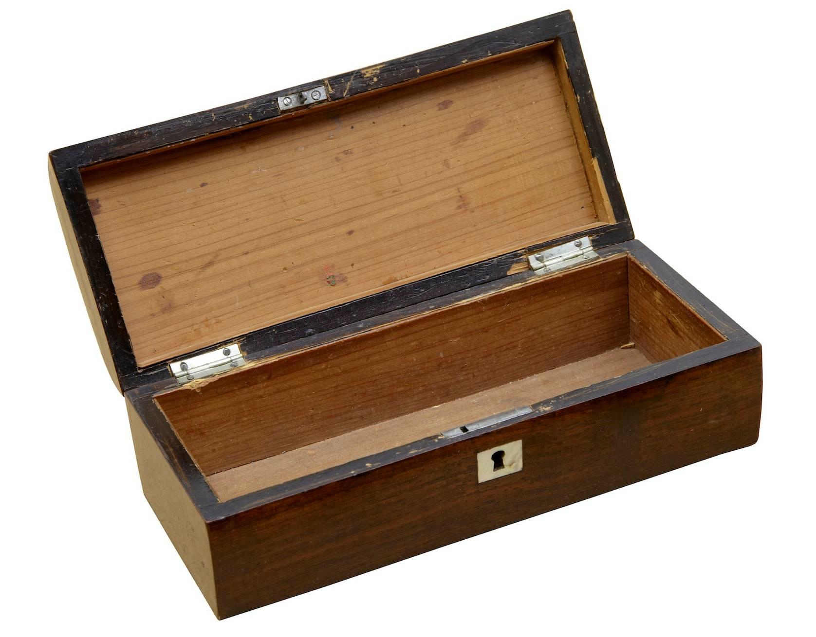 Naive  box, inlaid Ideal for pen box, circa 1870.
Minor losses to woodwork.

Measures: Height 2 1/2