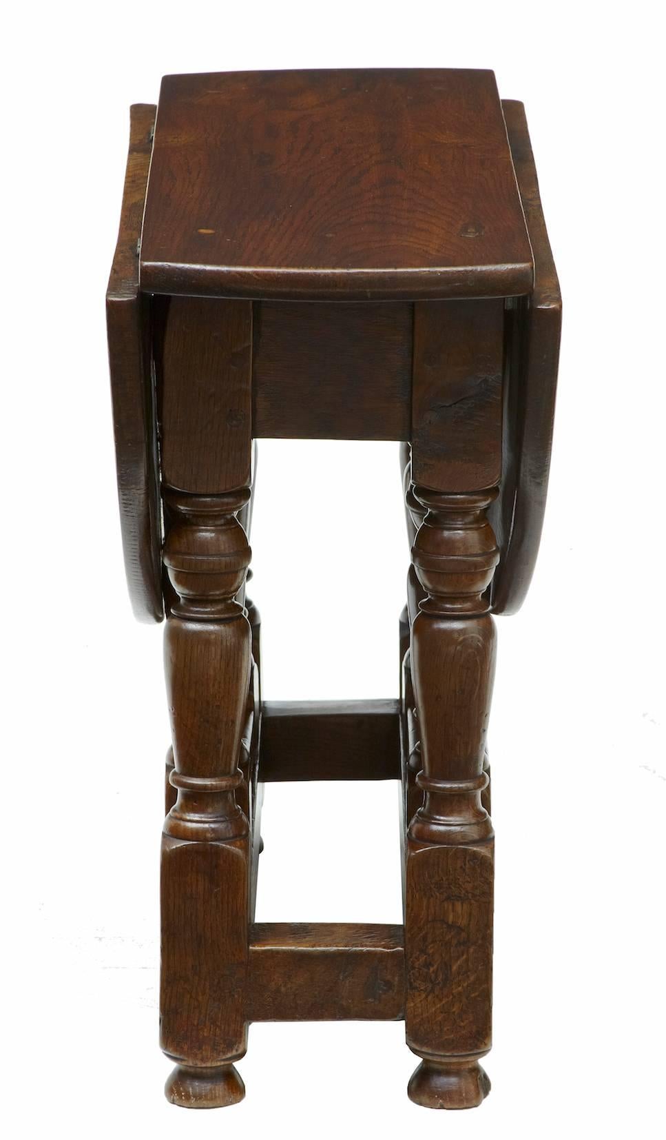Practical late Victorian oak table, circa 1890. Ideal for modern use as a side/lamp or coffee table.