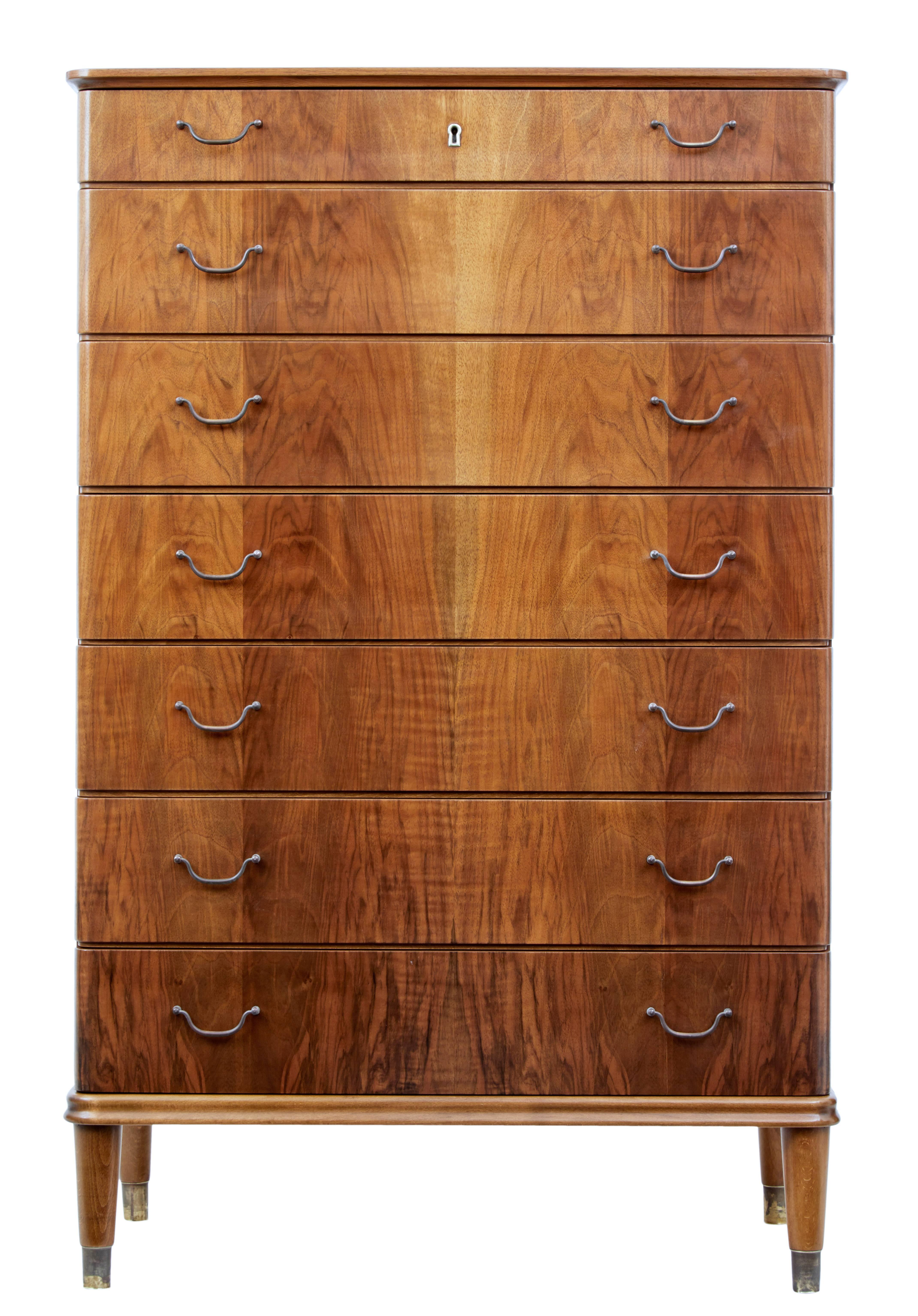 Fine quality rosewood chest of drawers made by Omann Jun's mobelfabrik.

Stamped with makers mark and model number 140.

Seven drawers, top with lock and two keys. All drawers fitted with sleek brass handles.

Standing on four tapered feet and