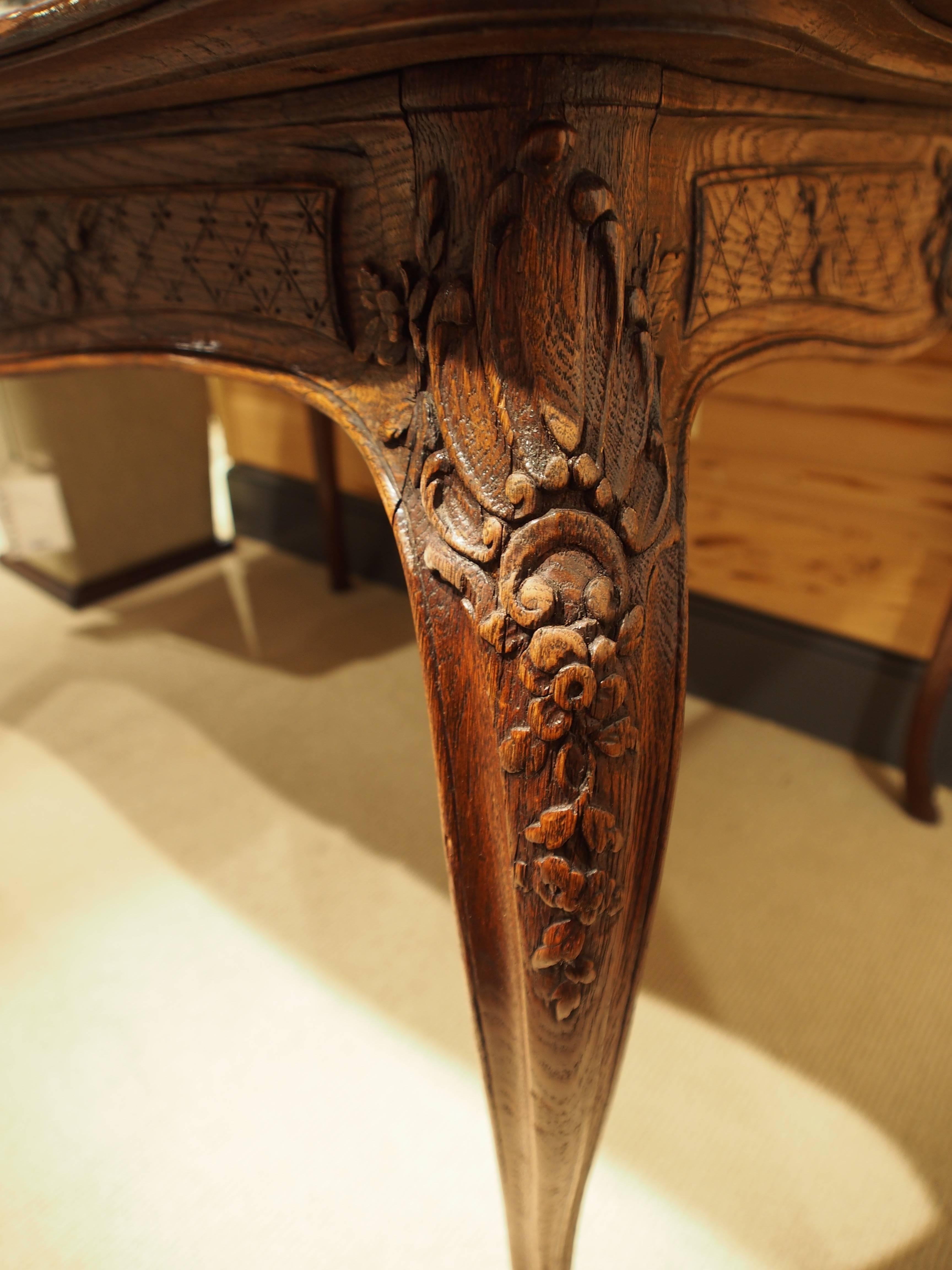 French Oak Table, circa 1900 with Ornate Carved Apron and Curved Legs For Sale 2
