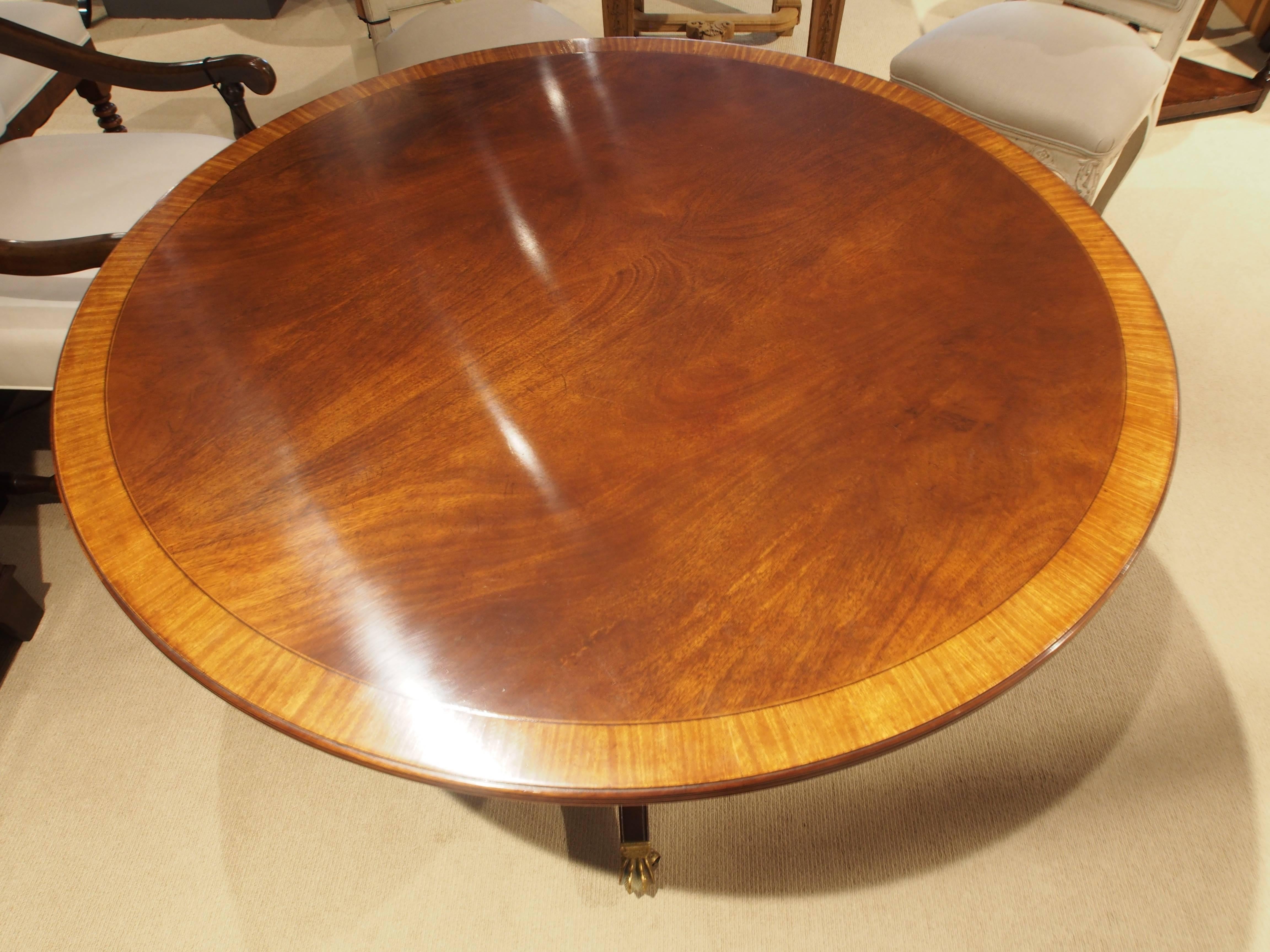 Contemporary Round Pedestal Dining Table in Mahogany, with Satinwood Banding, Georgian Style