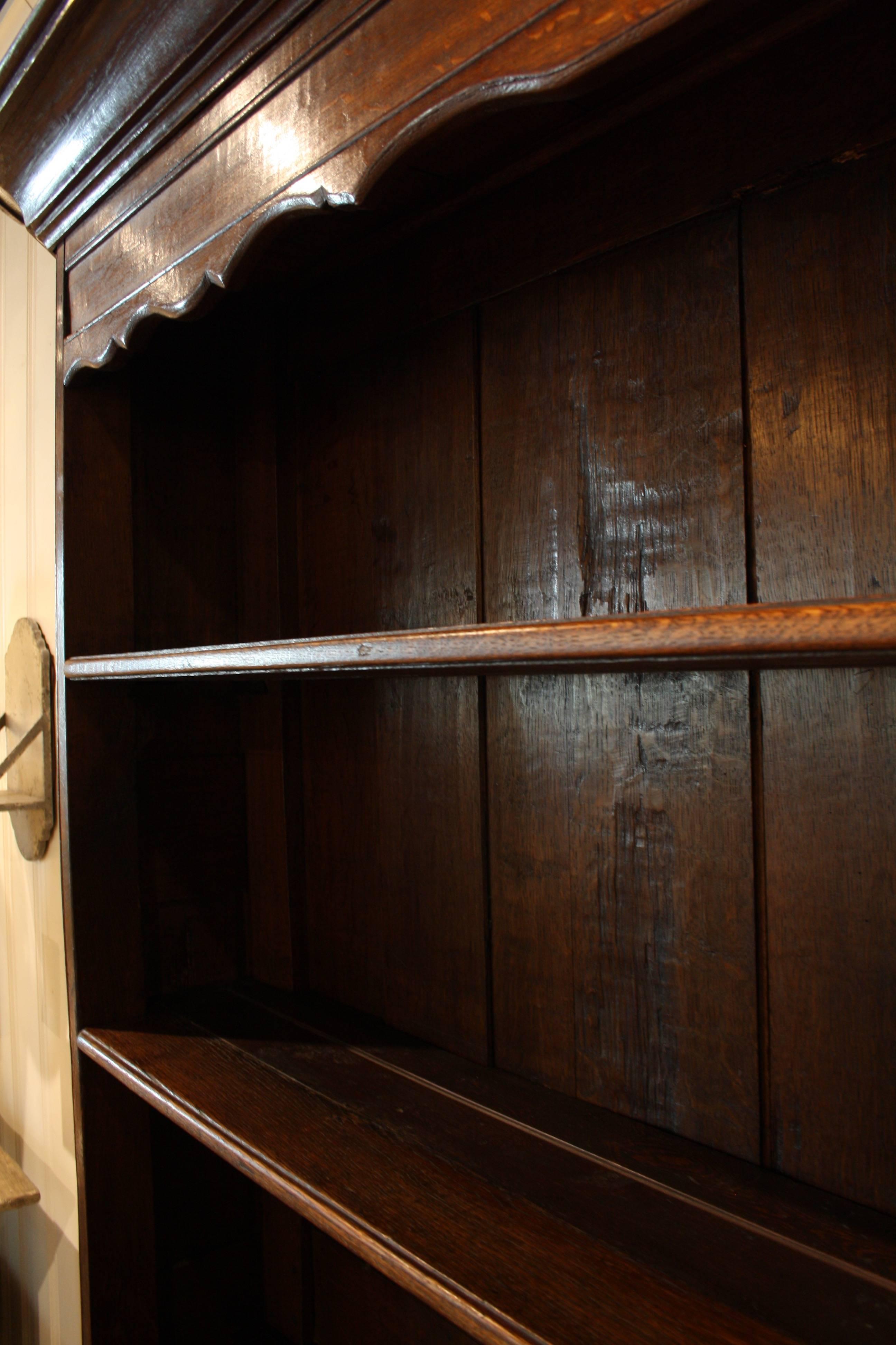 Large Oak Vaisselier (Buffet, Cabinet, Cupboard) in Oak, 19th Century In Excellent Condition For Sale In Atlanta, GA