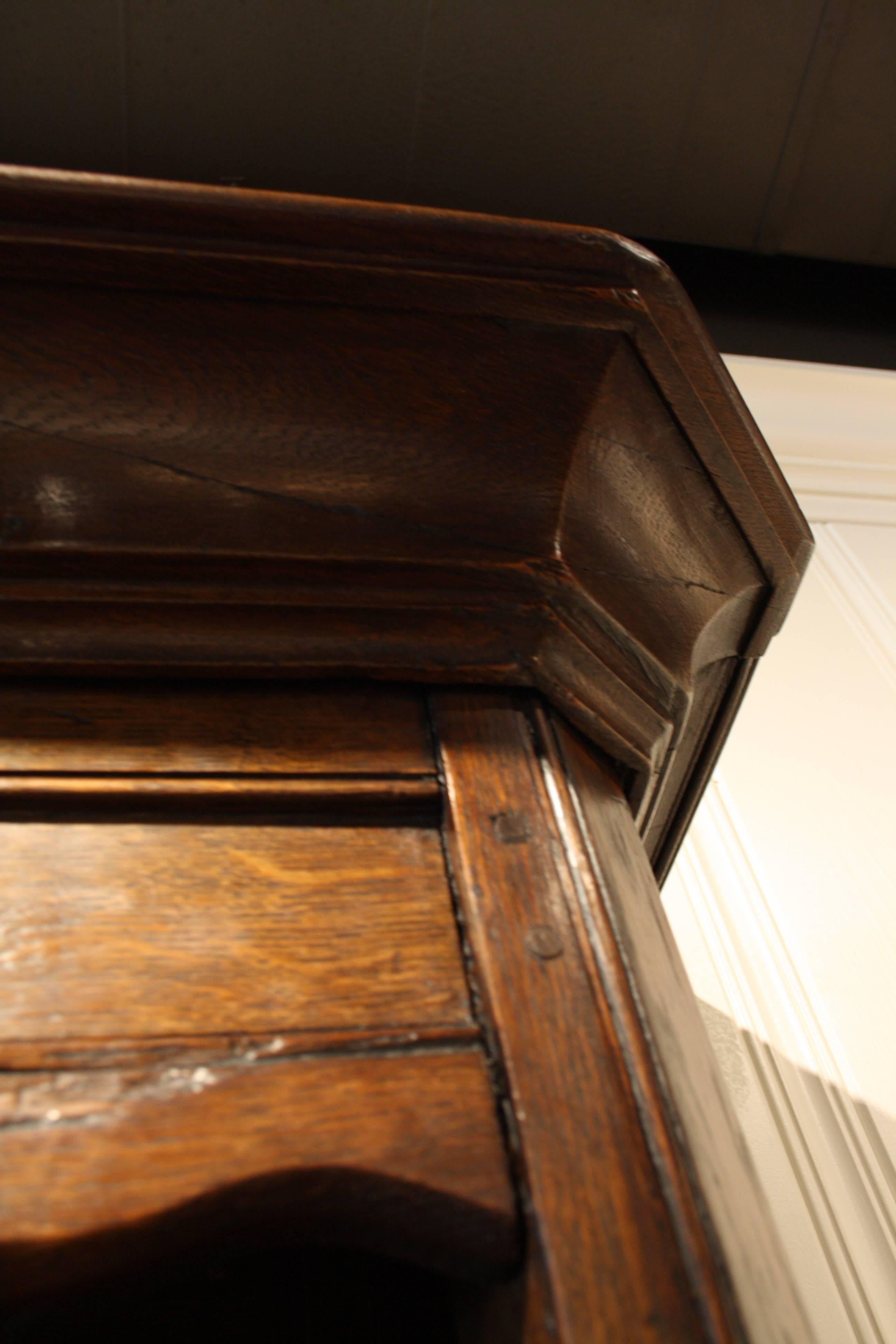 Late 19th Century Large Oak Vaisselier (Buffet, Cabinet, Cupboard) in Oak, 19th Century For Sale