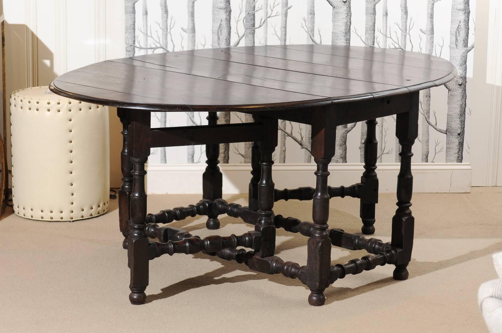 English Oak Oval Gateleg Table, Dark Finish, Good Condition, circa 1860 For Sale 2