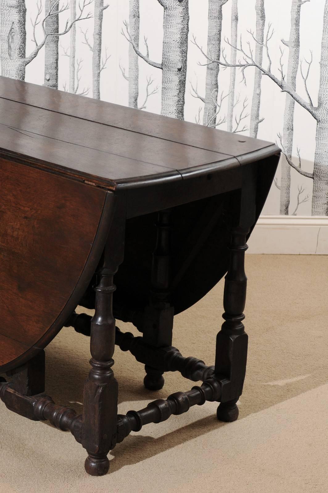 English Oak Oval Gateleg Table, Dark Finish, Good Condition, circa 1860 For Sale 4