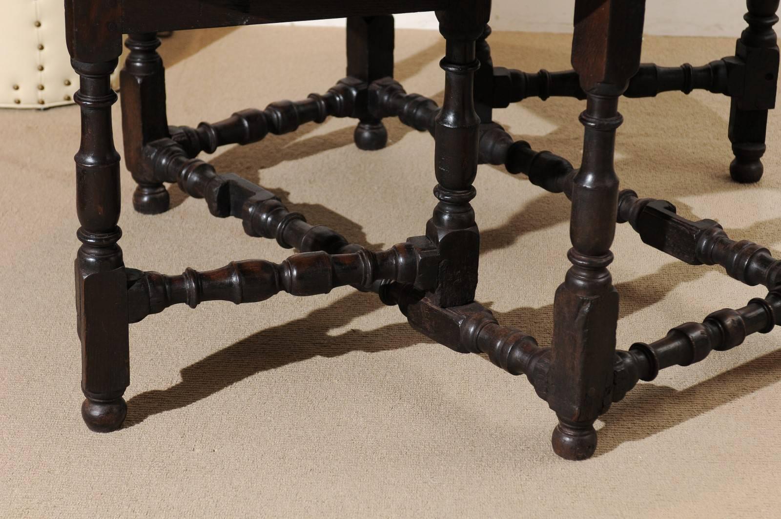 English Oak Oval Gateleg Table, Dark Finish, Good Condition, circa 1860 For Sale 3