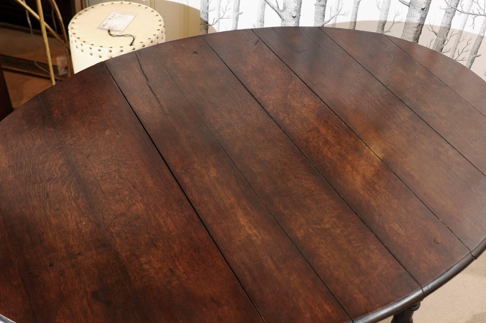 English Oak Oval Gateleg Table, Dark Finish, Good Condition, circa 1860 For Sale 1