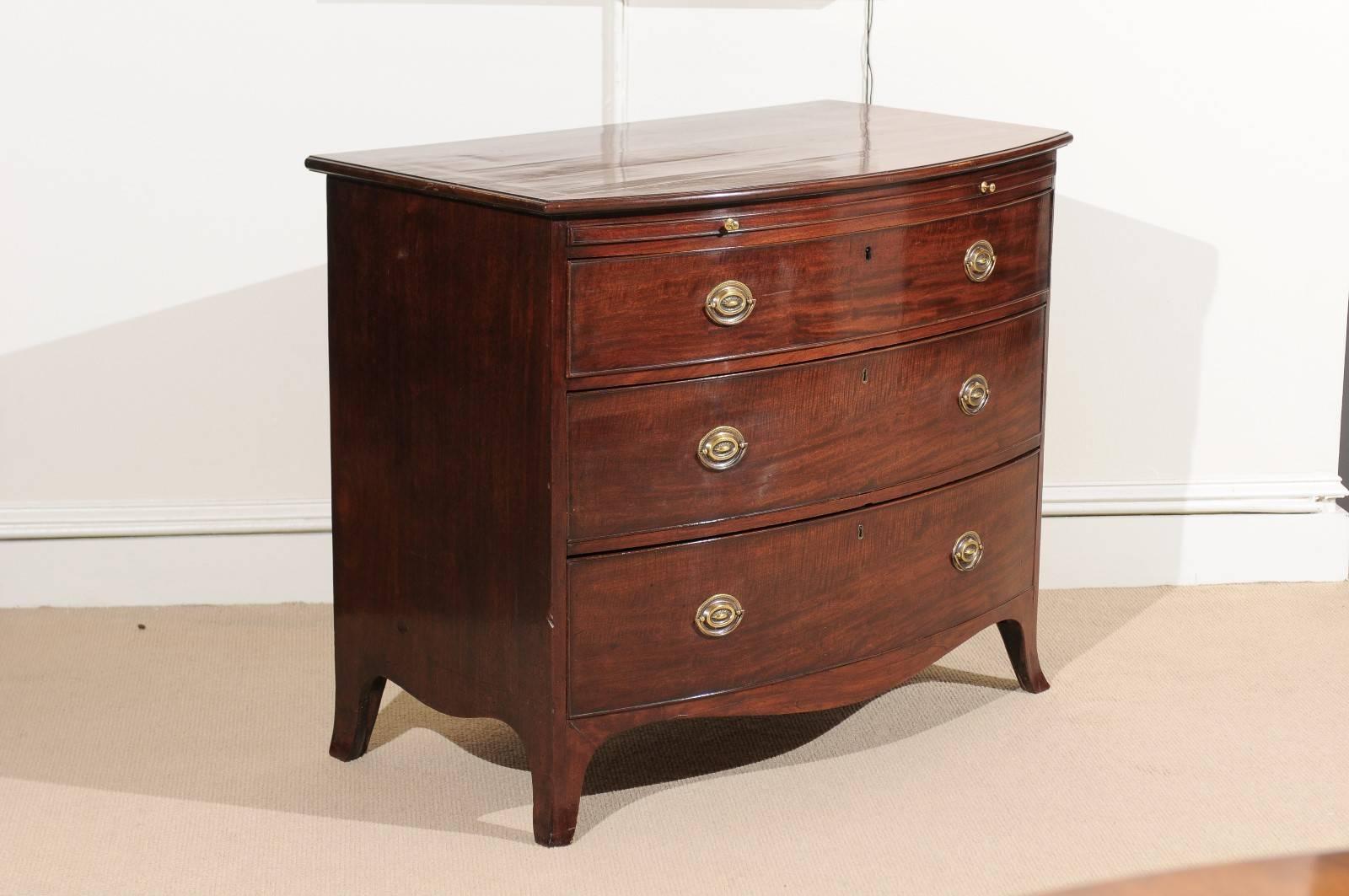 English Bow Front Chest in Mahogany with Three Drawers, circa 1890 For Sale 3