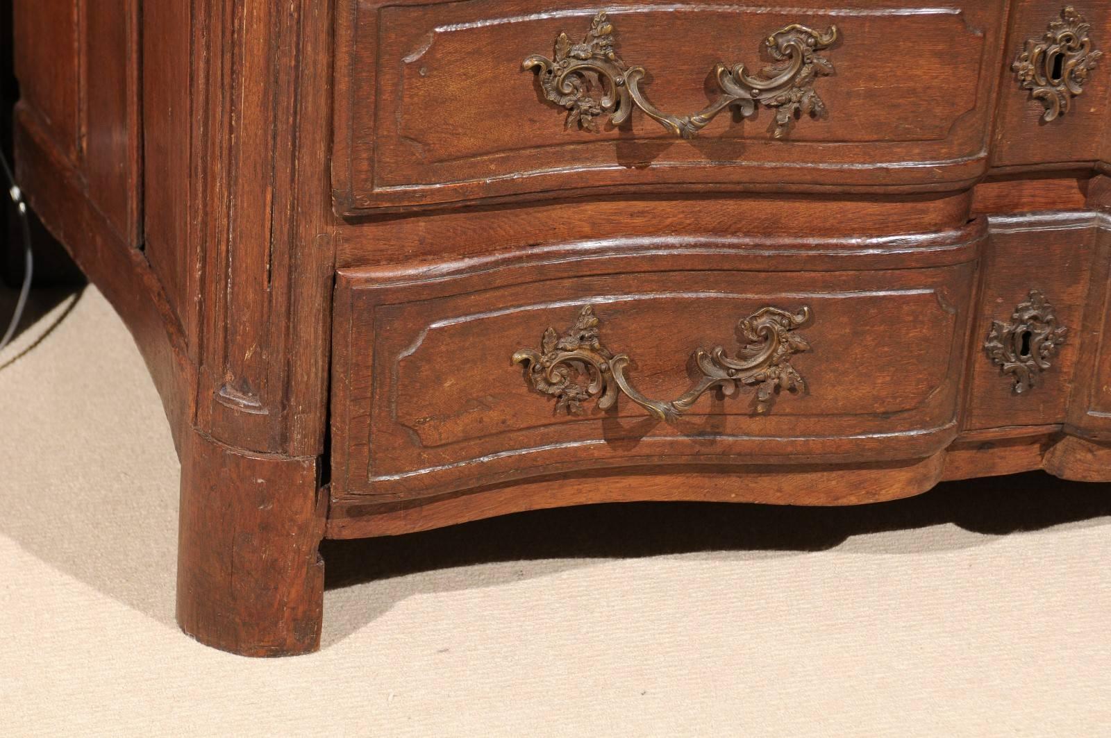 French Walnut Commode or Chest, Carved Drawers, Original Hardware, circa 1800 For Sale 4