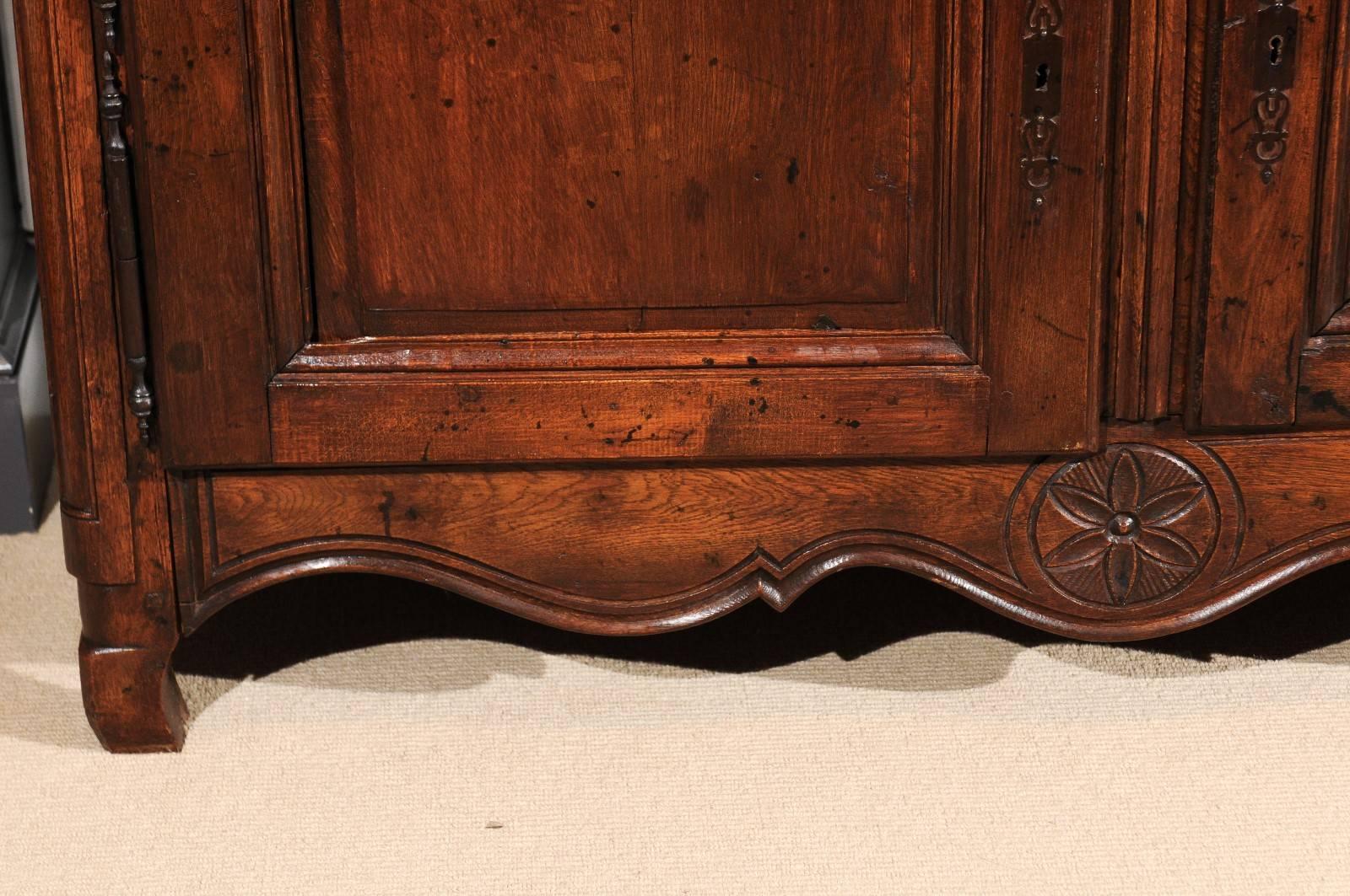 French Oak Buffet Vaisselier or Display Case with Carved Doors, Two Top Shelves For Sale 3