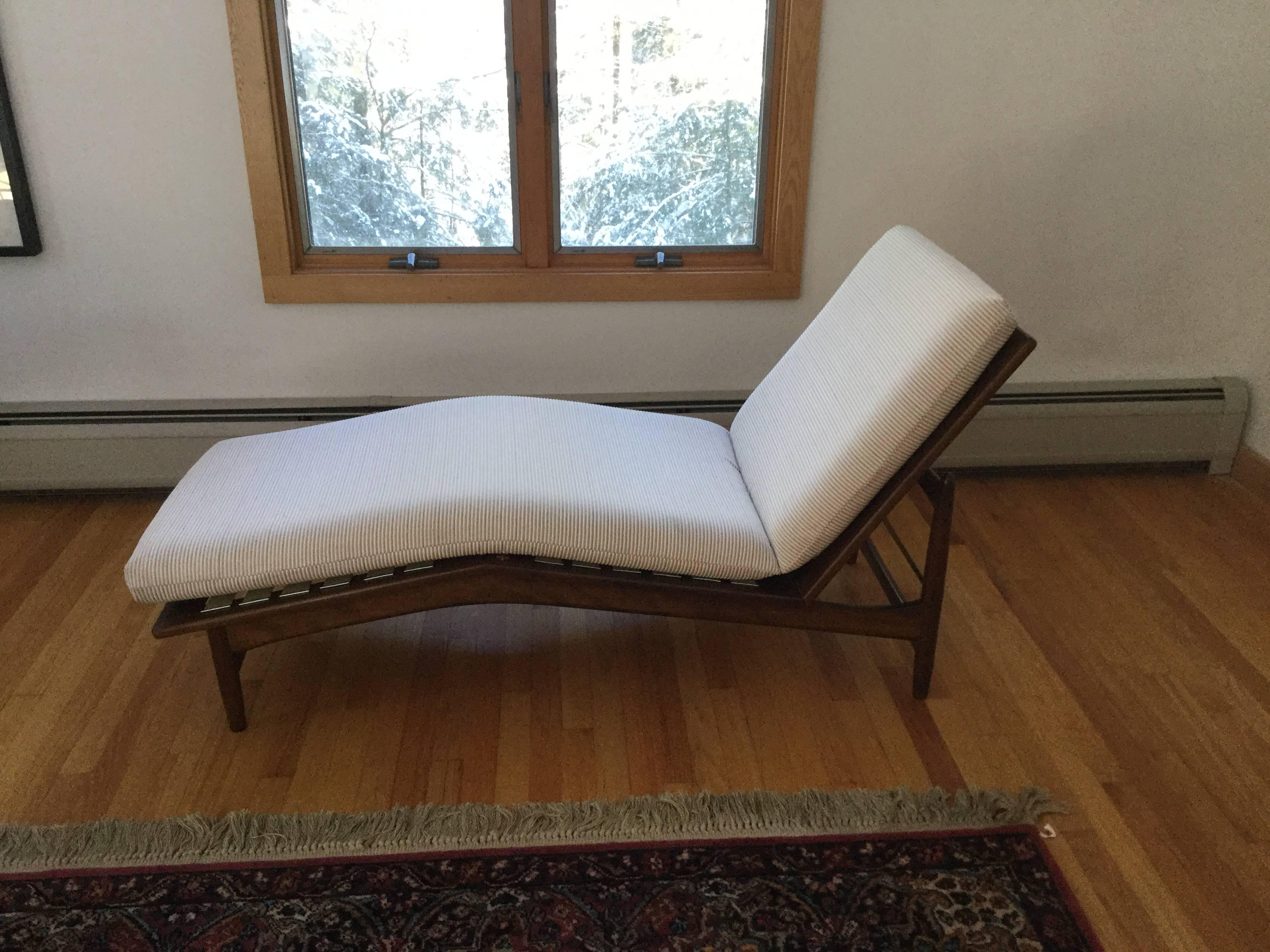 Mid-Century Modern Danish Adjustable Chaise Lounge by Kofod Laresen for Selig For Sale