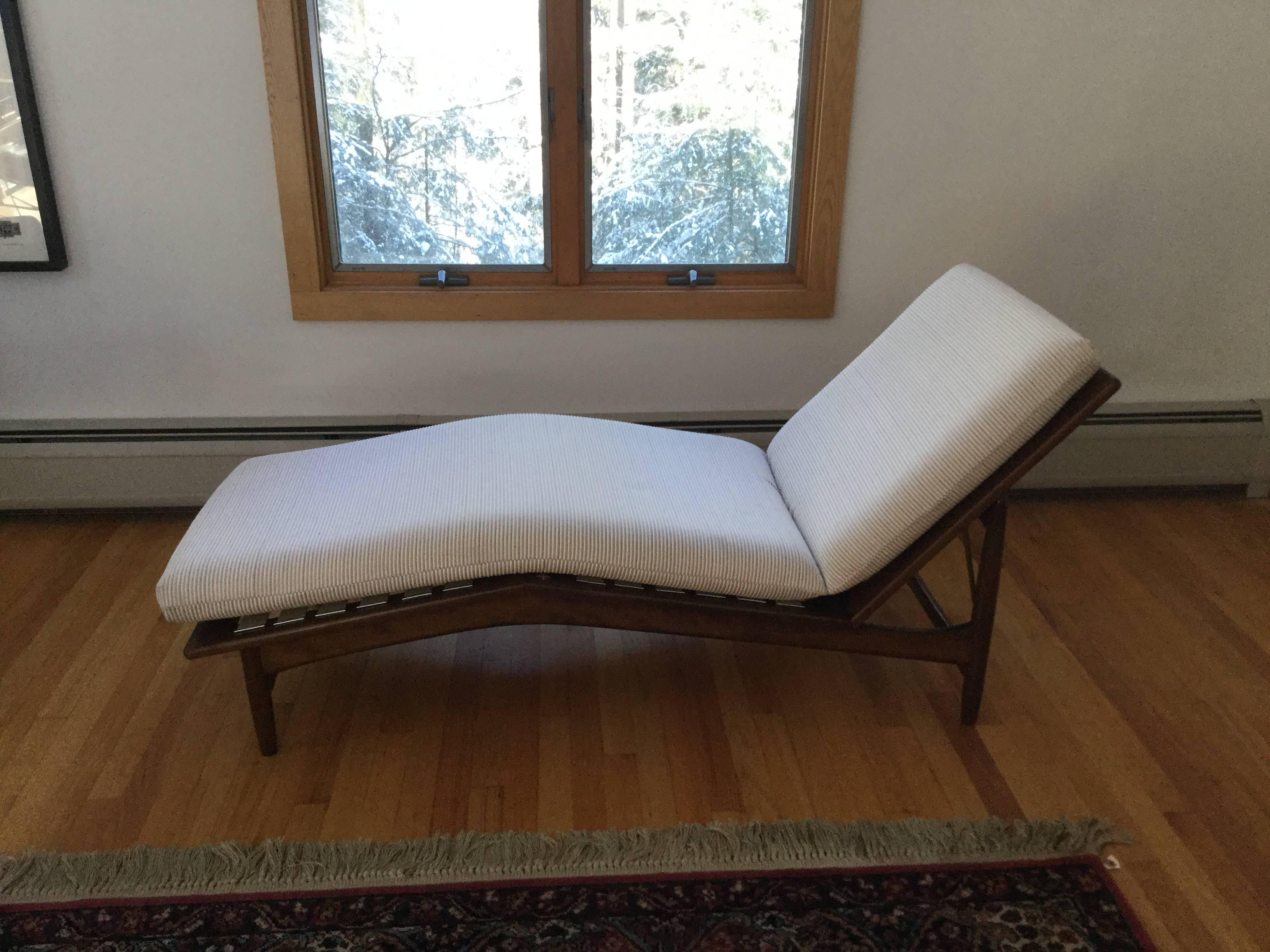 20th Century Danish Adjustable Chaise Lounge by Kofod Laresen for Selig For Sale