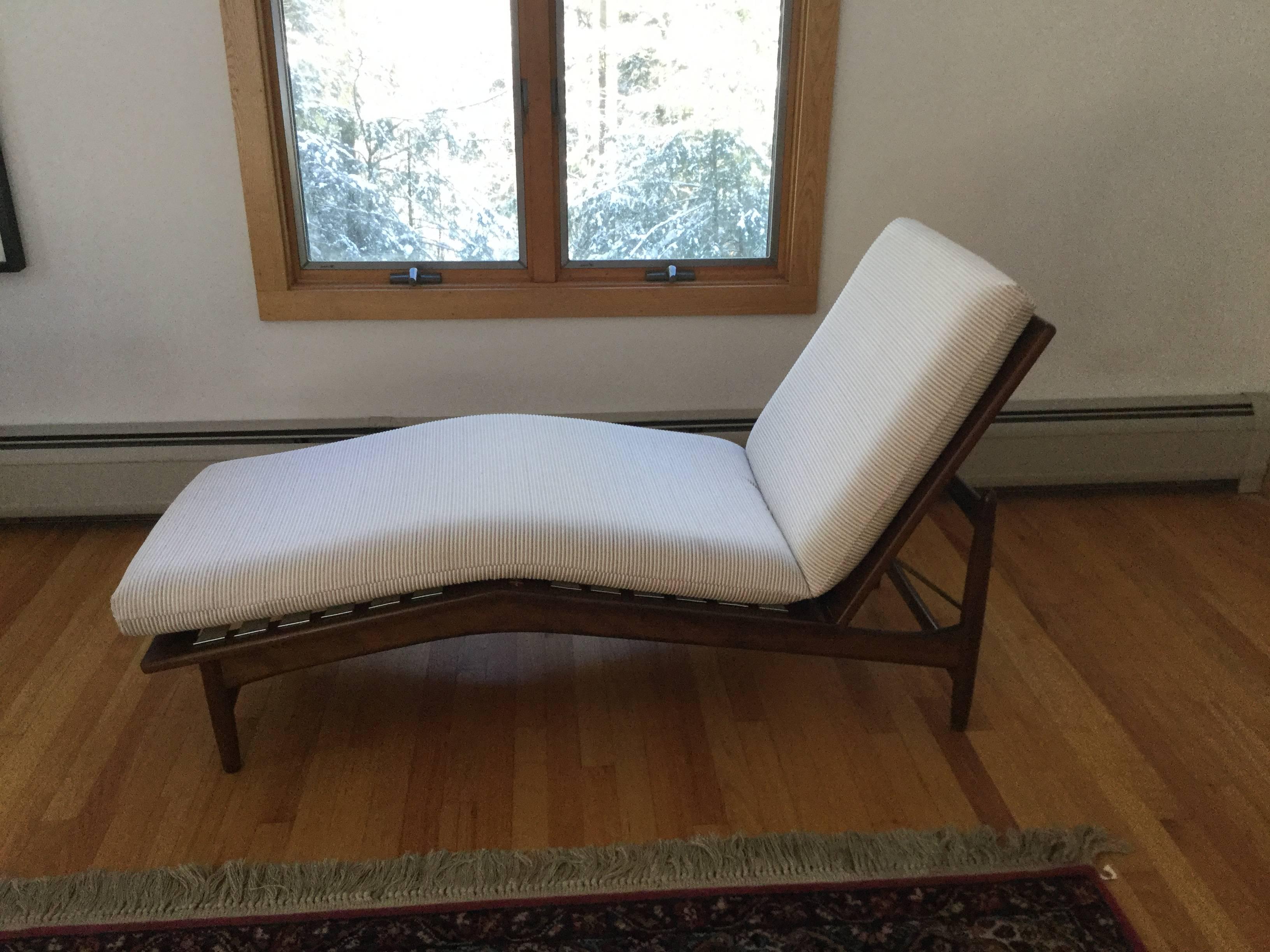 Danish Adjustable Chaise Lounge by Kofod Laresen for Selig In Excellent Condition For Sale In Canaan, CT