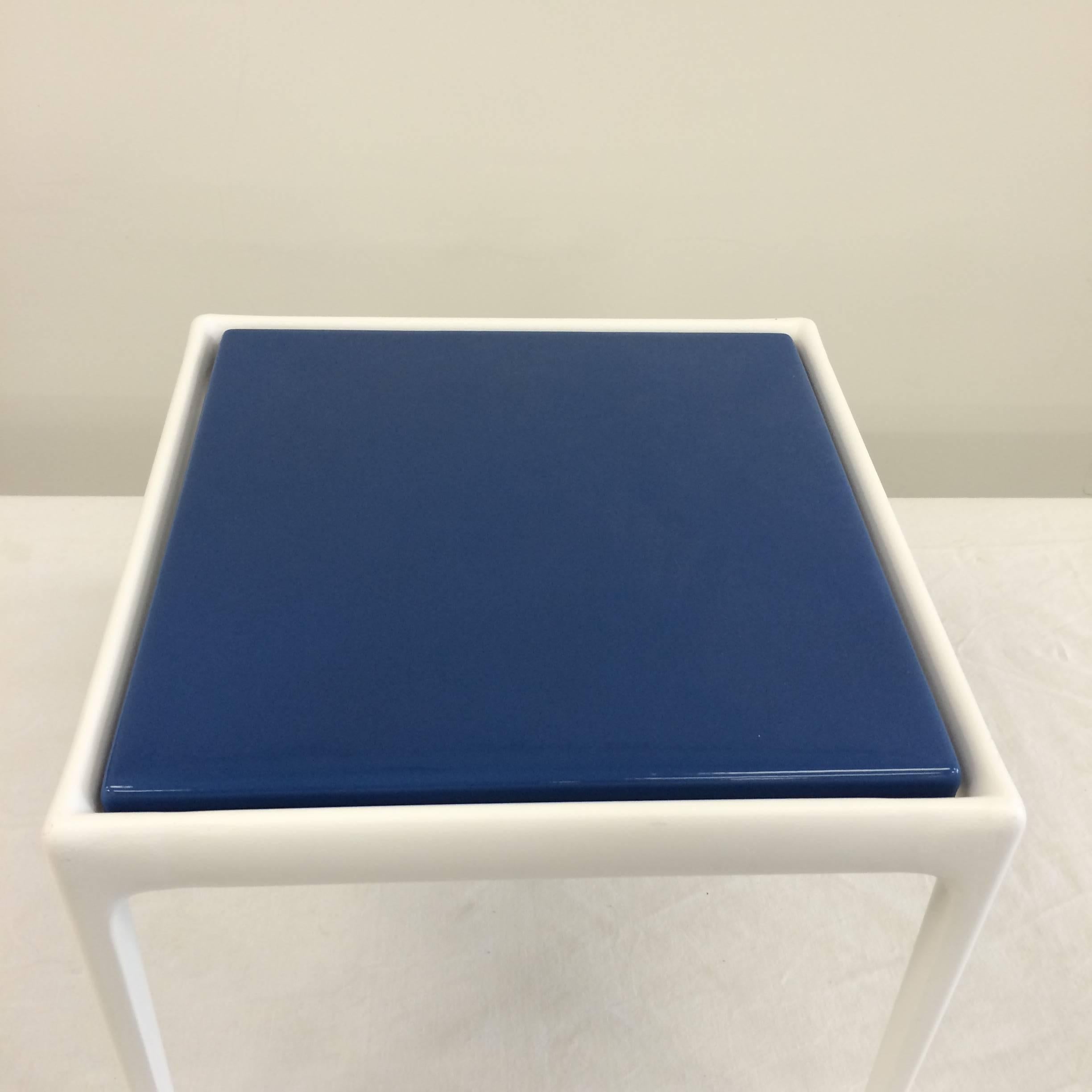 Pair of Richard Schultz for Knoll Blue Enamel Outdoor Side Tables In Excellent Condition In Canaan, CT