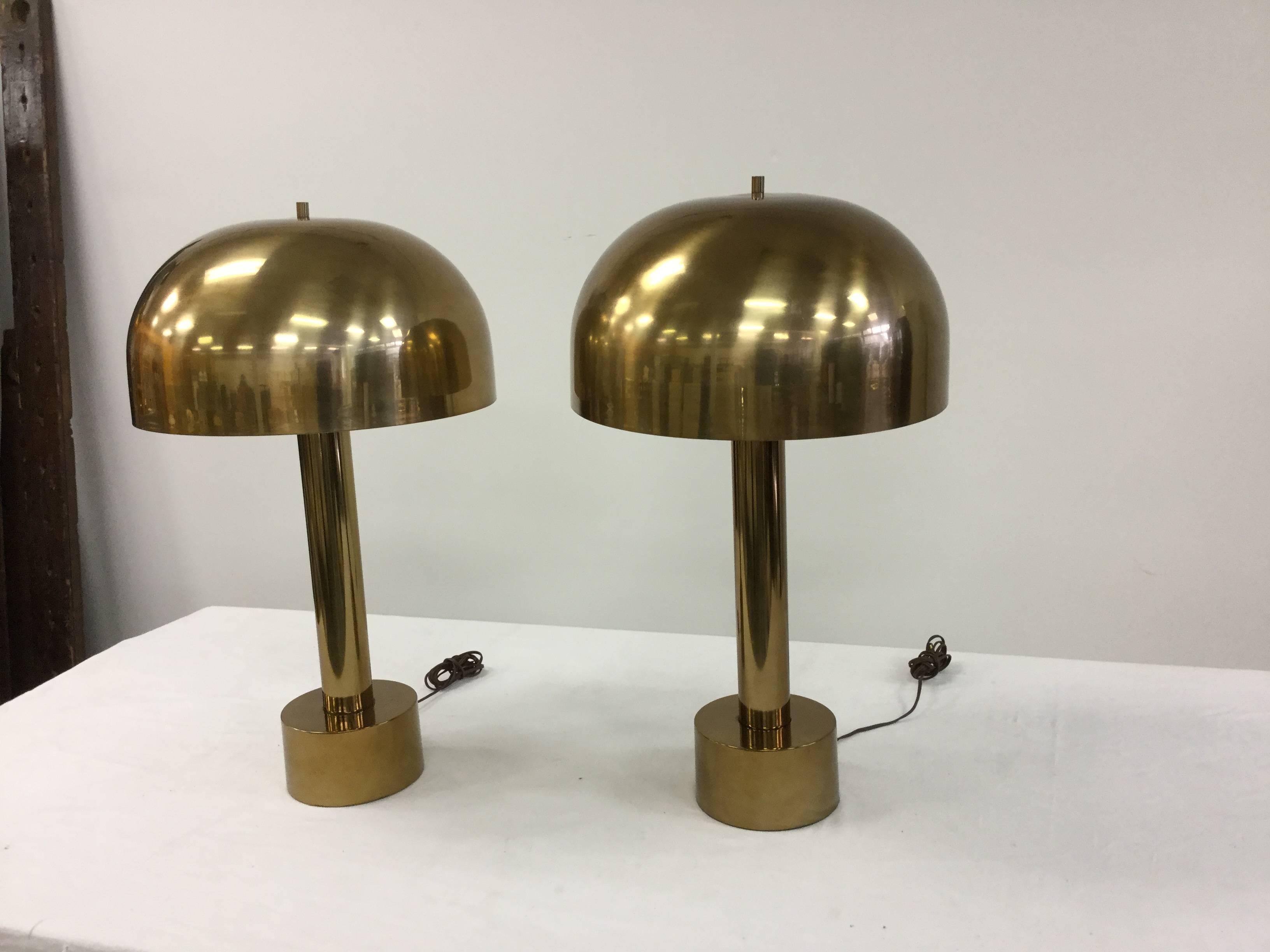 Beautiful lamps in wonderful condition.
 