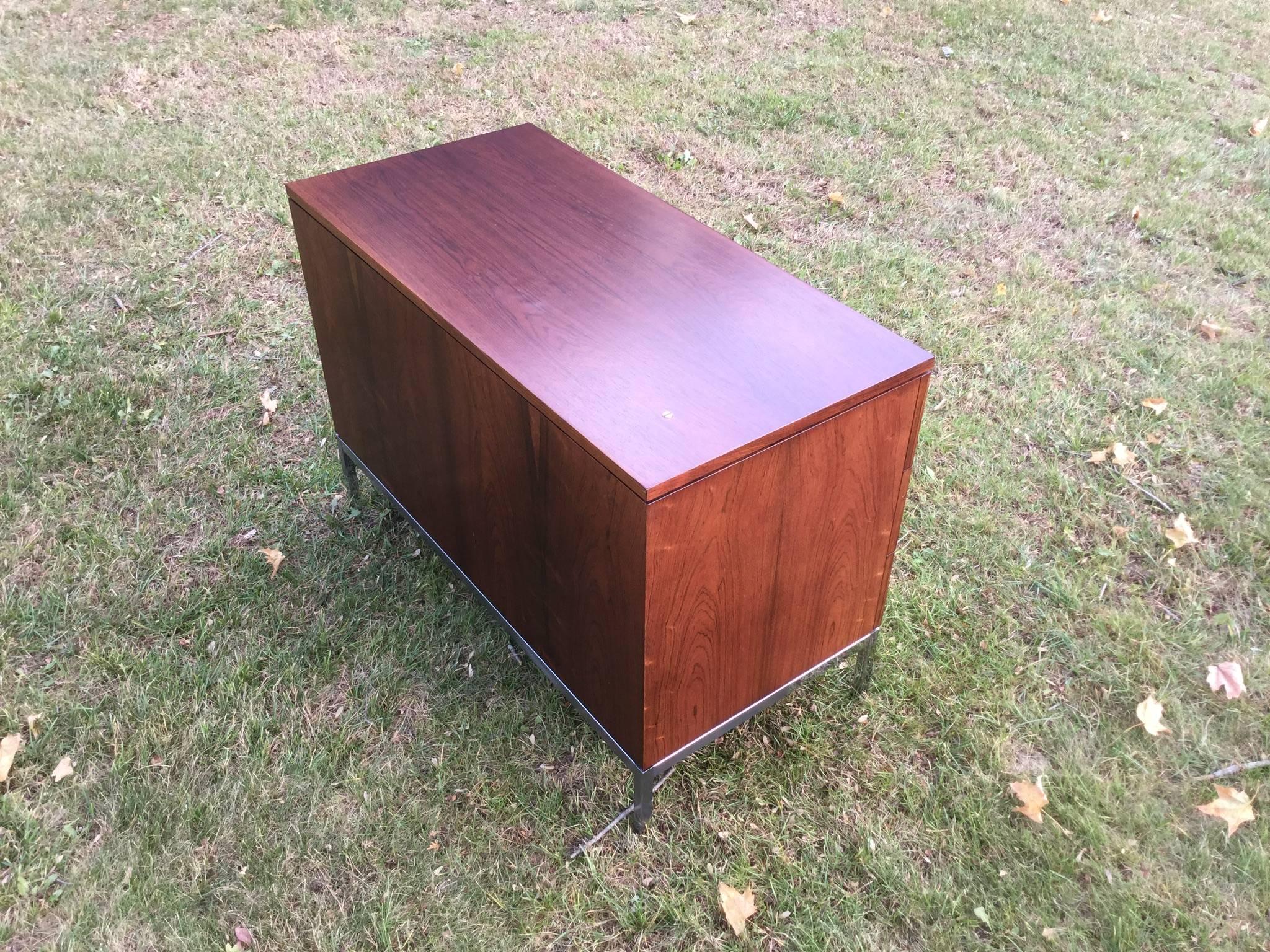 Mid-Century Modern Florence Knoll Cabinet For Sale 2