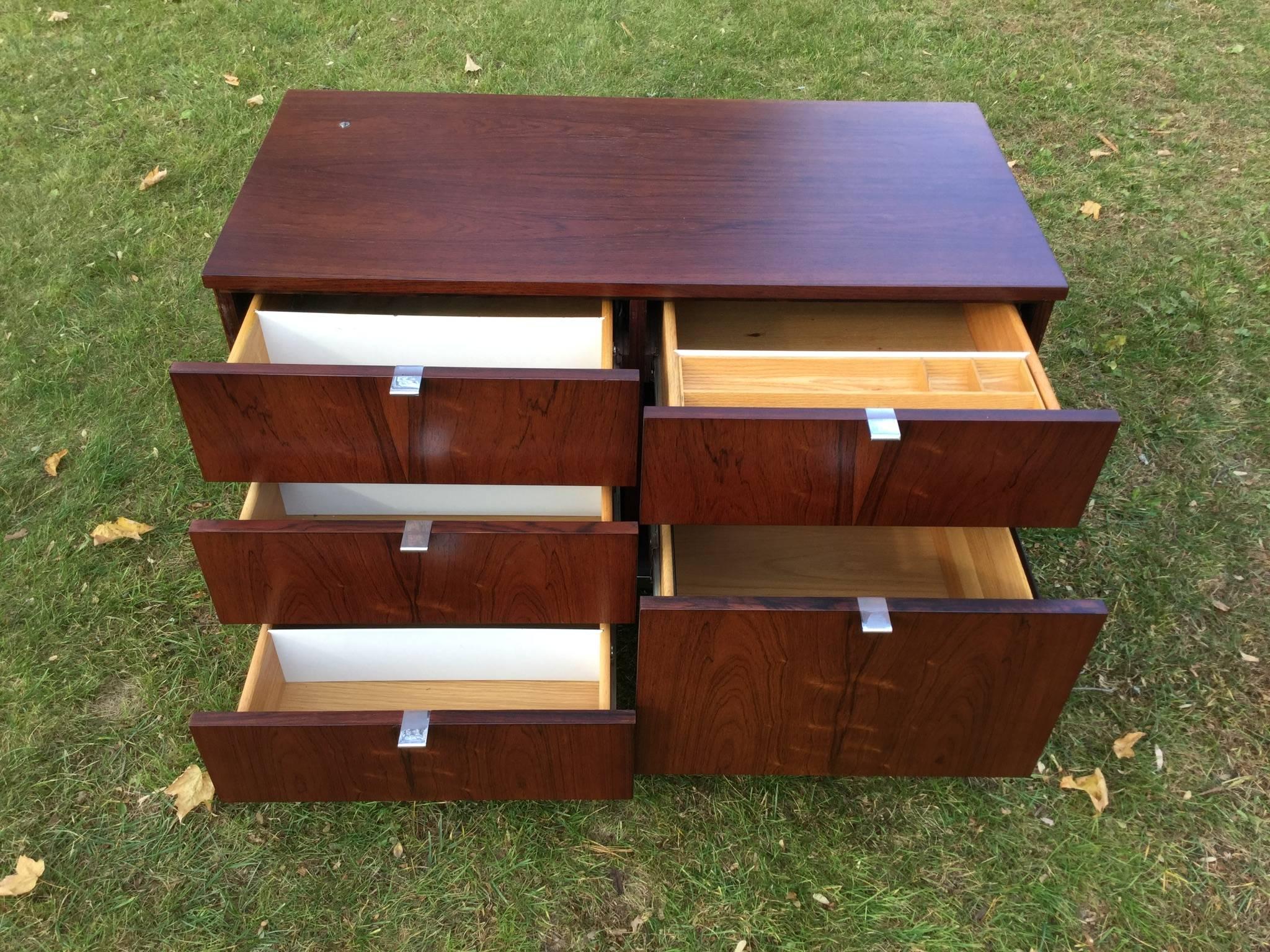 Mid-Century Modern Florence Knoll Cabinet For Sale 3