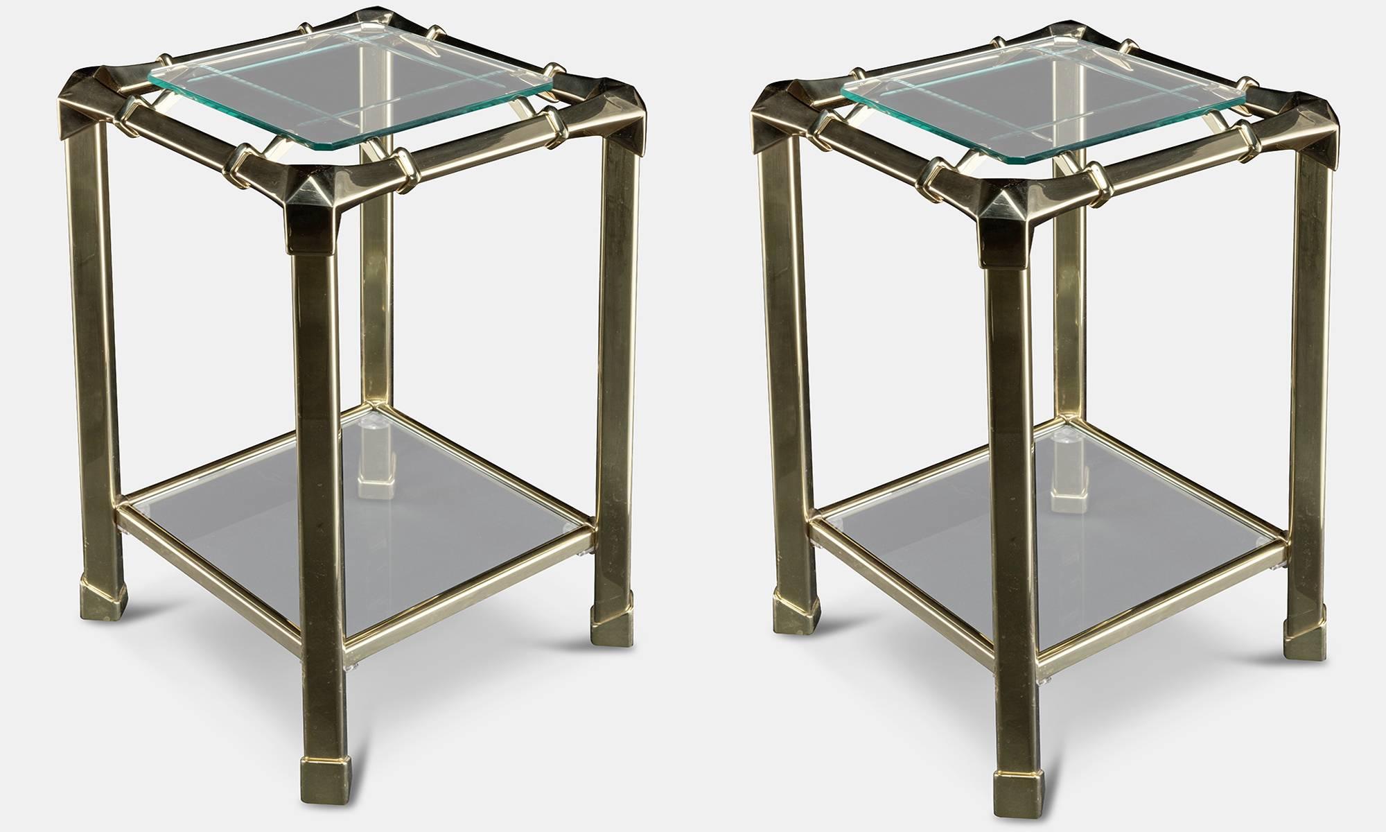Brass or beveled glass side table with floating glass top with magazine rack.

Italy, circa 1970.

Measures: 16.5