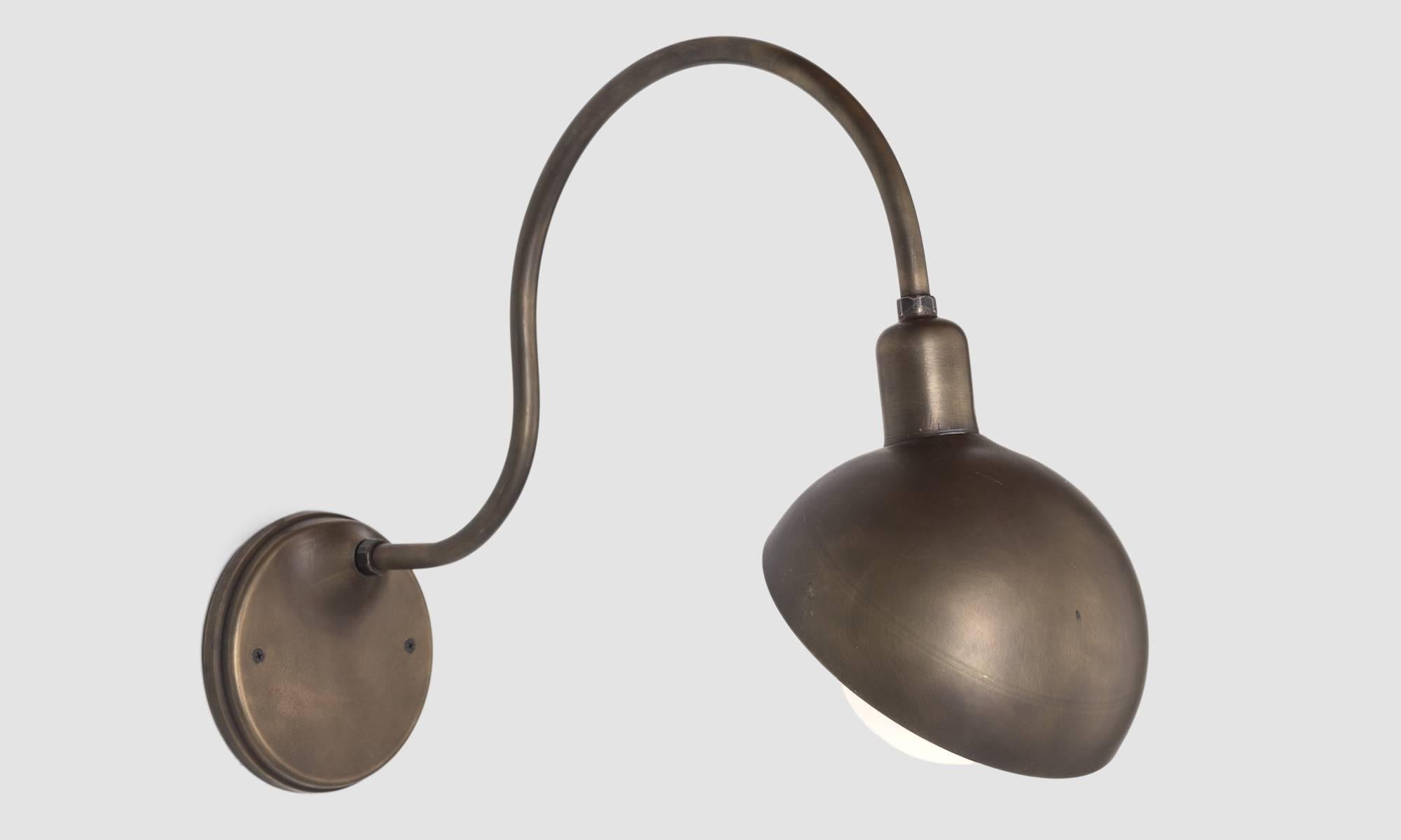 Moderno Grande applique a collo d'oca in ottone, Made in Italy in vendita