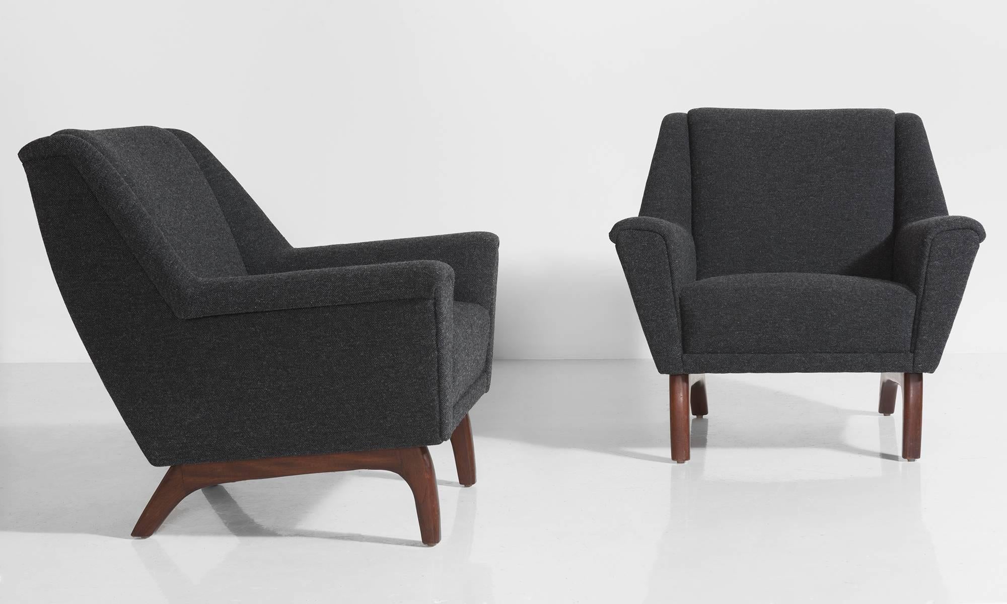 Pair of Danish Modern Armchairs in Wool and Oak, circa 1960 In Excellent Condition In Culver City, CA