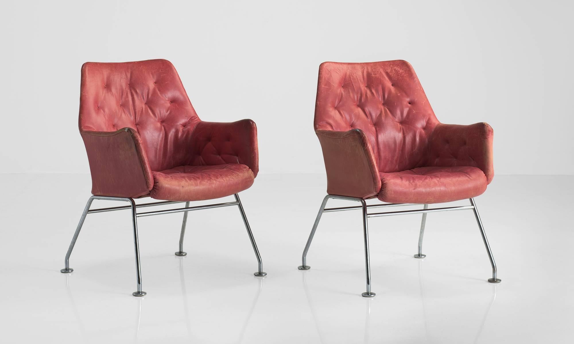 Modern button back armchairs with original red leather upholstery, on chrome legs. Produced by DUX.

Made in Sweden, circa 1960.
 