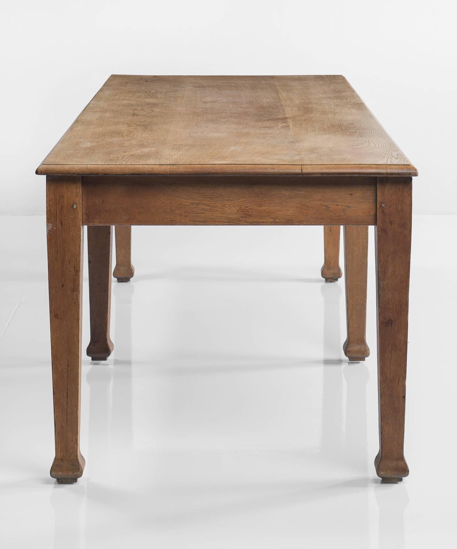 Edwardian Oak Dining Table, circa 1910 In Good Condition In Culver City, CA