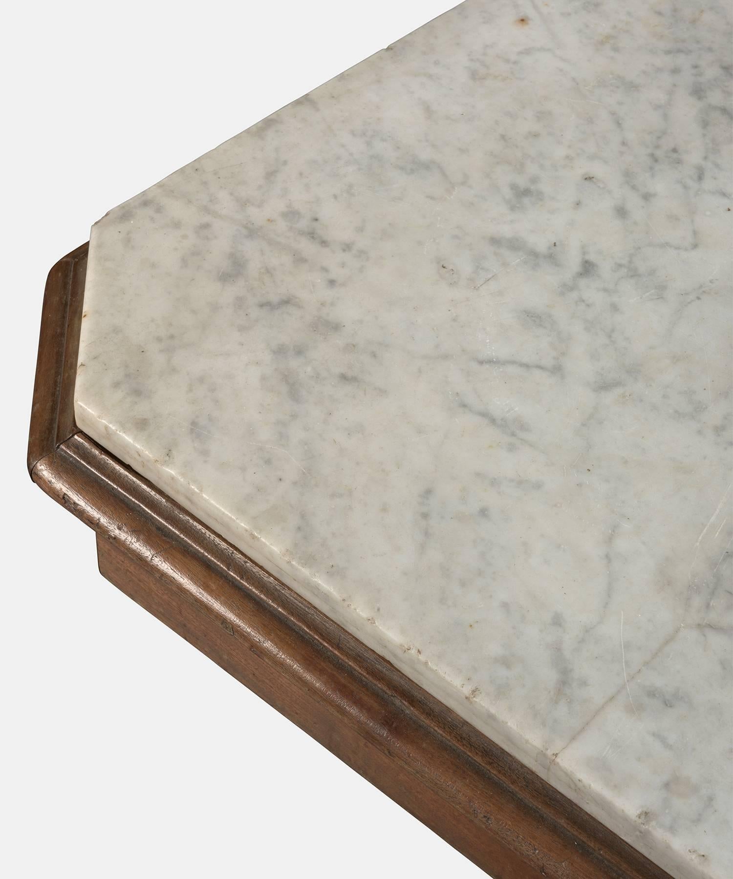 Walnut and Carrara Marble Centre Table, circa 1870 In Good Condition In Culver City, CA