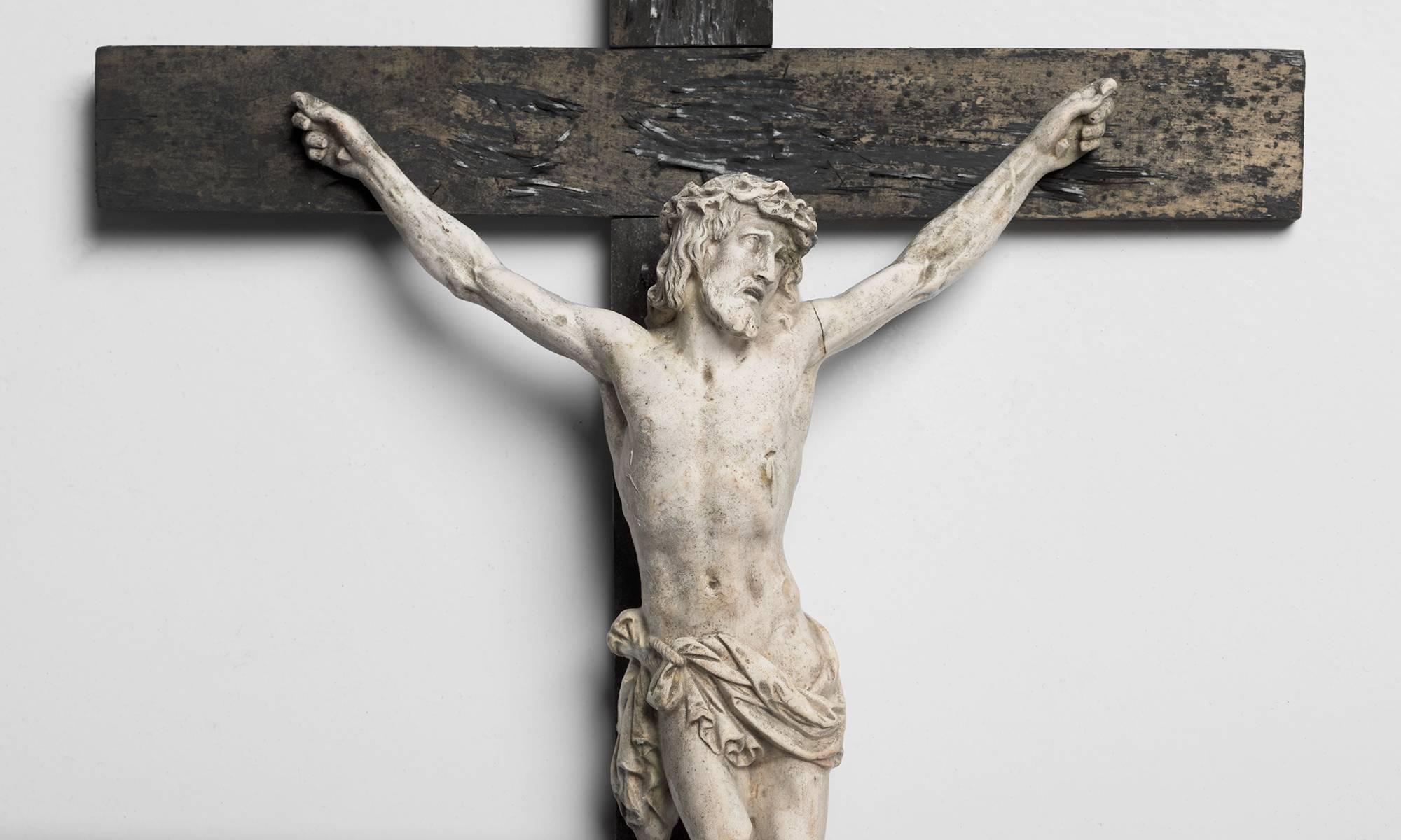 Distressed Plaster and Wood Crucifix, circa 1800 In Good Condition In Culver City, CA