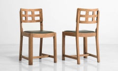 Satz von vier Esszimmerstühlen aus Eichenholz von Heals of London:: um 1930