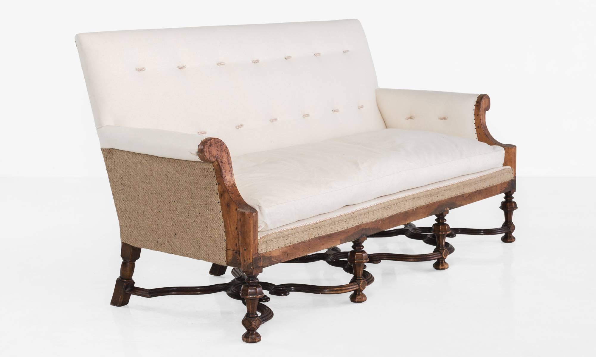English Sofa, circa 1900 In Excellent Condition In Culver City, CA