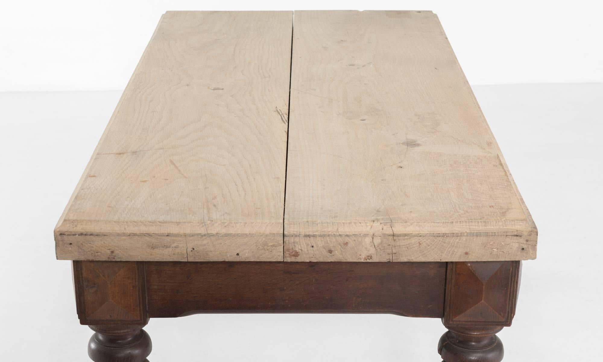 French Oak Kitchen Table with Drawers, circa 1790 In Good Condition In Culver City, CA