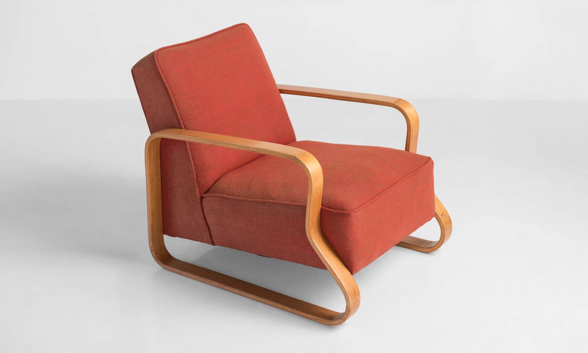 Model 44 lounge chair by Alvar Aalto, made in Finland, circa 1930.

Low profile sculptural armchair with bentwood frame in original tweed upholstery.