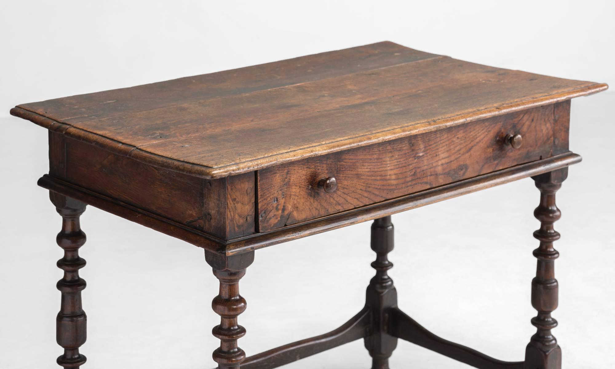 Oak Side Table, circa 1790 In Good Condition In Culver City, CA