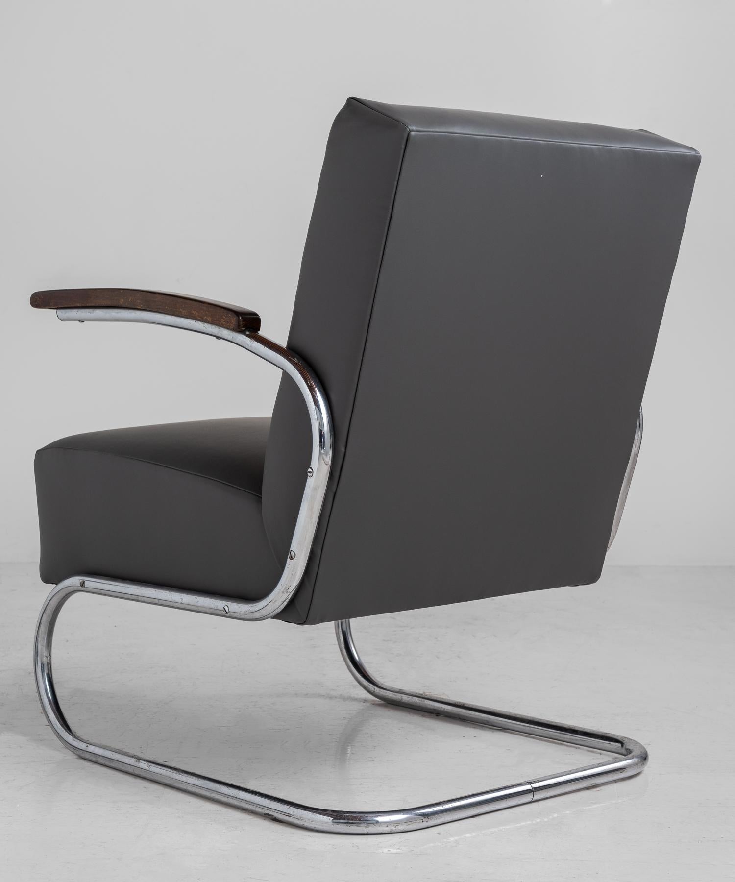 Thonet Modern Leather Armchair, Germany, circa 1930 In Excellent Condition In Culver City, CA