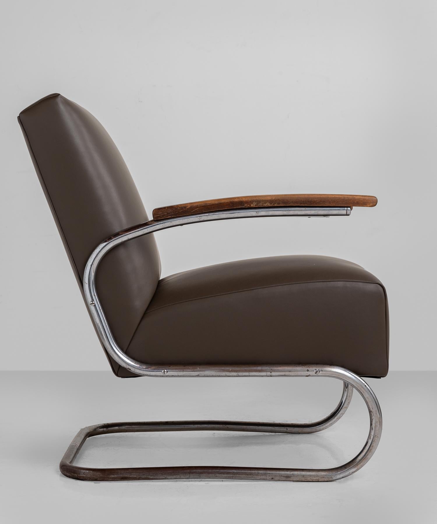 Thonet Modern Leather Armchair, Germany, circa 1930 In Excellent Condition In Culver City, CA