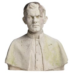 Busto in gesso di sacerdote