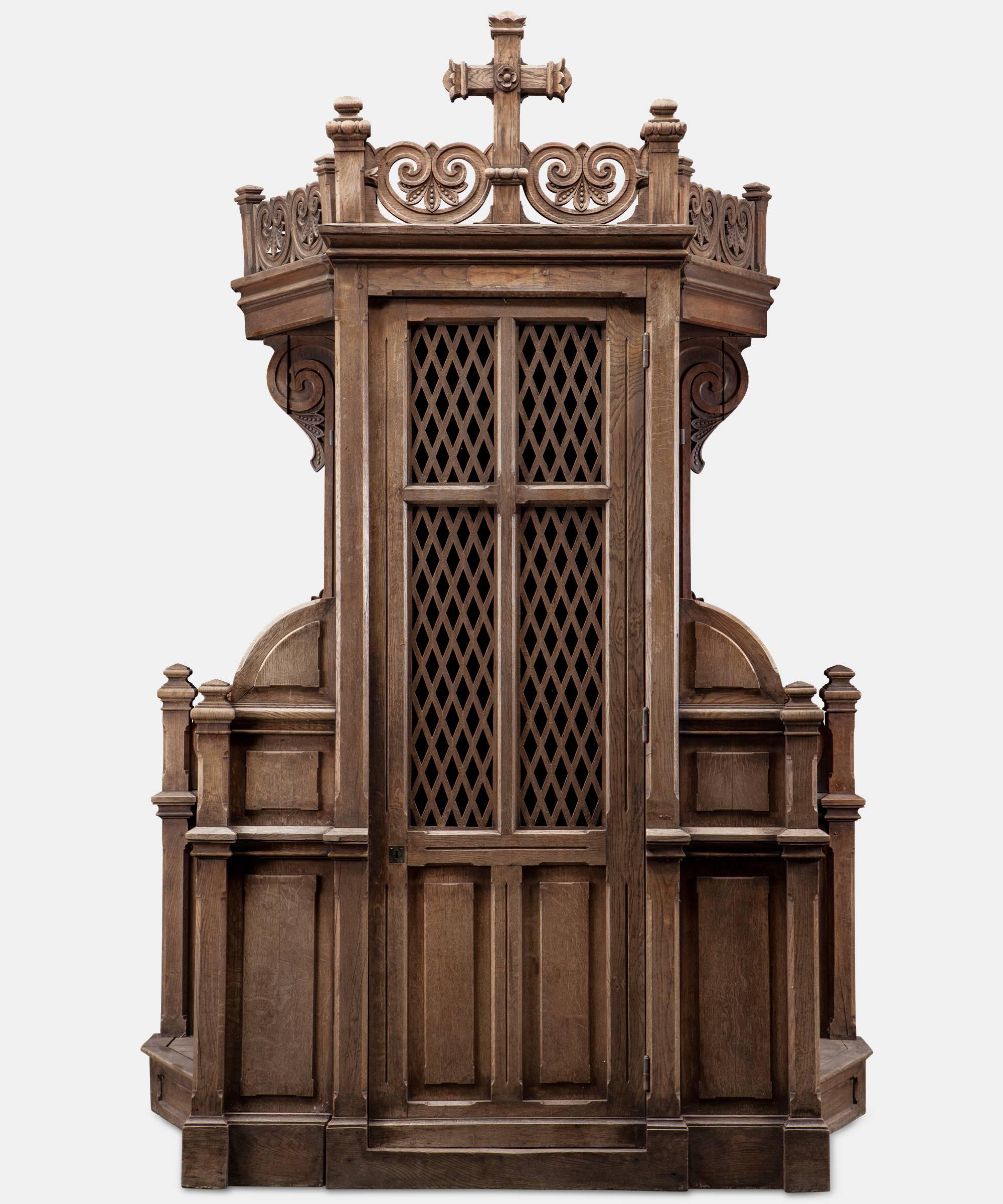 Impressive confessional in superb condition. Wonderful craftsmanship.